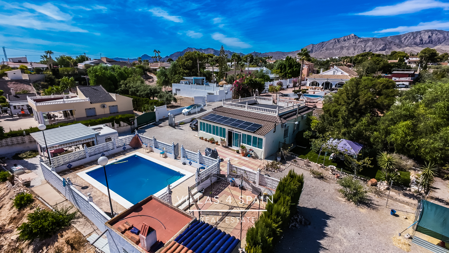 Resale - 3 Bedroom Villa with Private Pool in Albatera - Crevillente - Cam. la Roca - Alicante Resale - 3 Bedroom Villa with Private Pool in Albatera - Crevillente - Cam. la Roca - Alicante