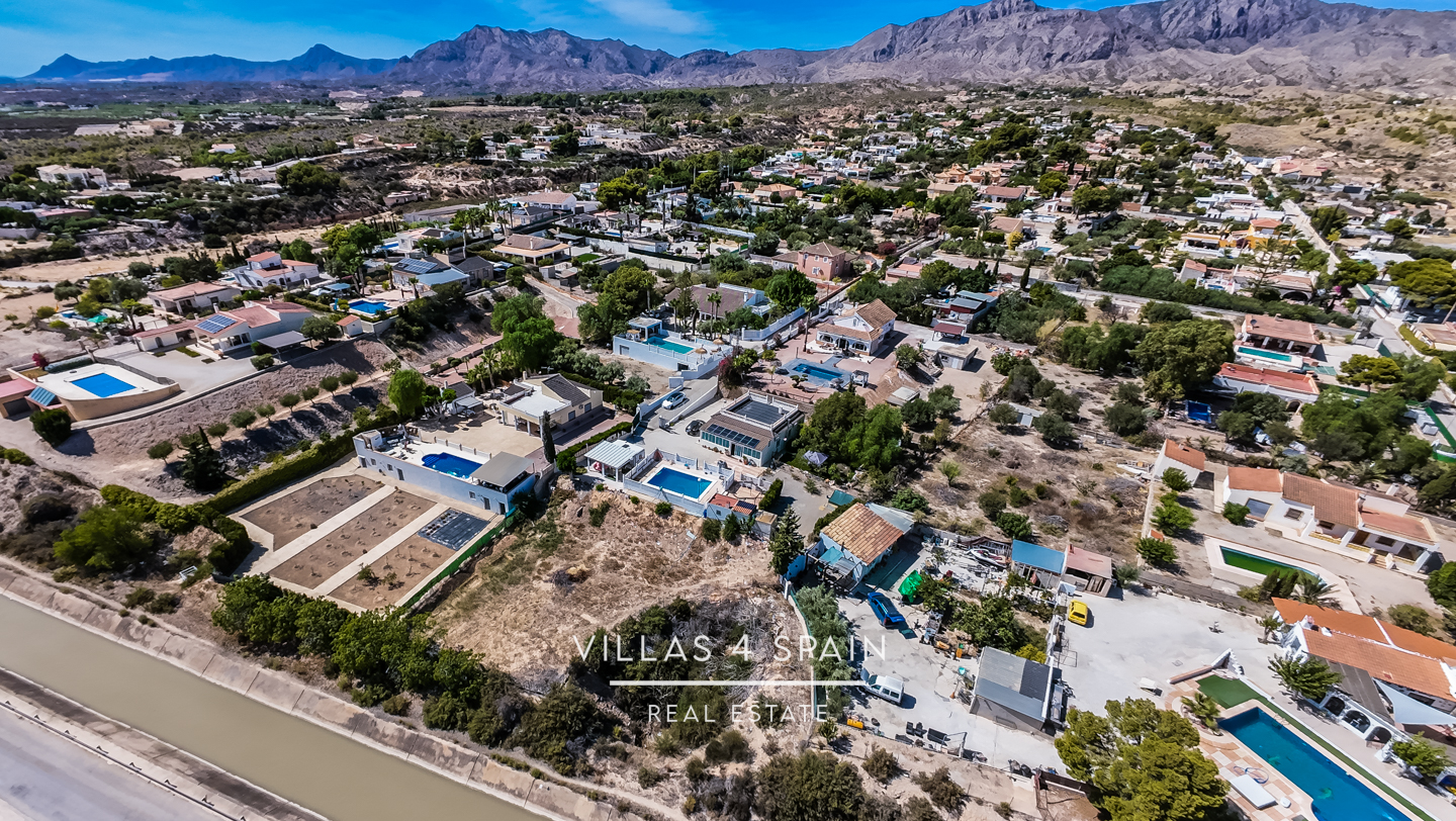 Resale - 3 Bedroom Villa with Private Pool in Albatera - Crevillente - Cam. la Roca - Alicante Resale - 3 Bedroom Villa with Private Pool in Albatera - Crevillente - Cam. la Roca - Alicante