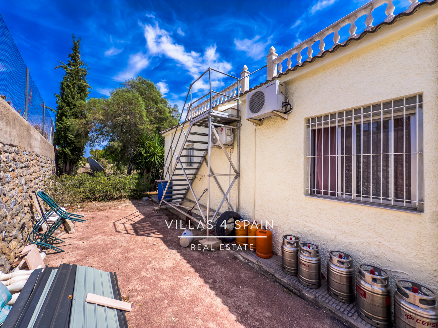 Resale - 3 Bedroom Villa with Private Pool in Albatera - Crevillente - Cam. la Roca - Alicante Resale - 3 Bedroom Villa with Private Pool in Albatera - Crevillente - Cam. la Roca - Alicante