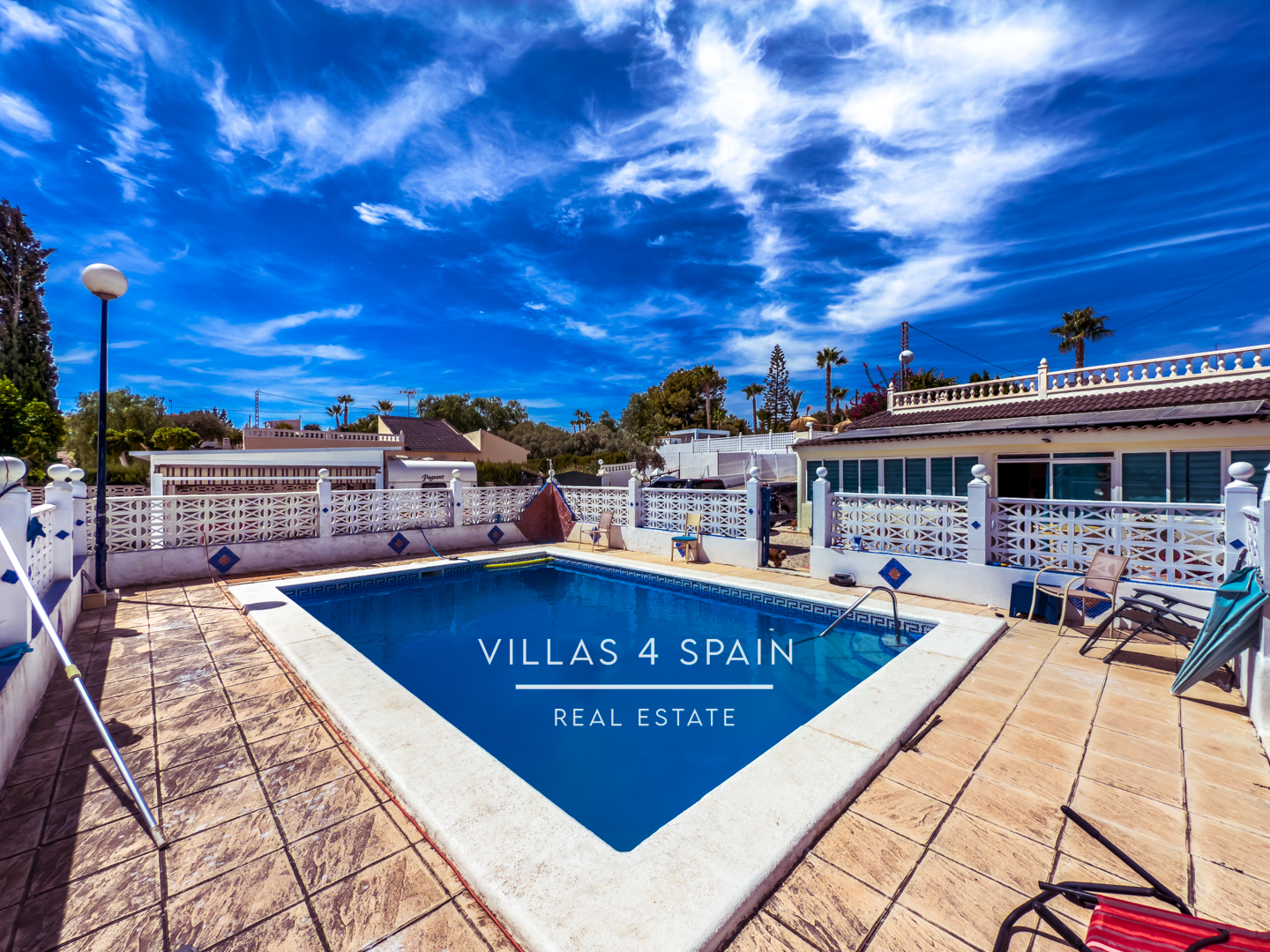 Resale - 3 Bedroom Villa with Private Pool in Albatera - Crevillente - Cam. la Roca - Alicante Resale - 3 Bedroom Villa with Private Pool in Albatera - Crevillente - Cam. la Roca - Alicante