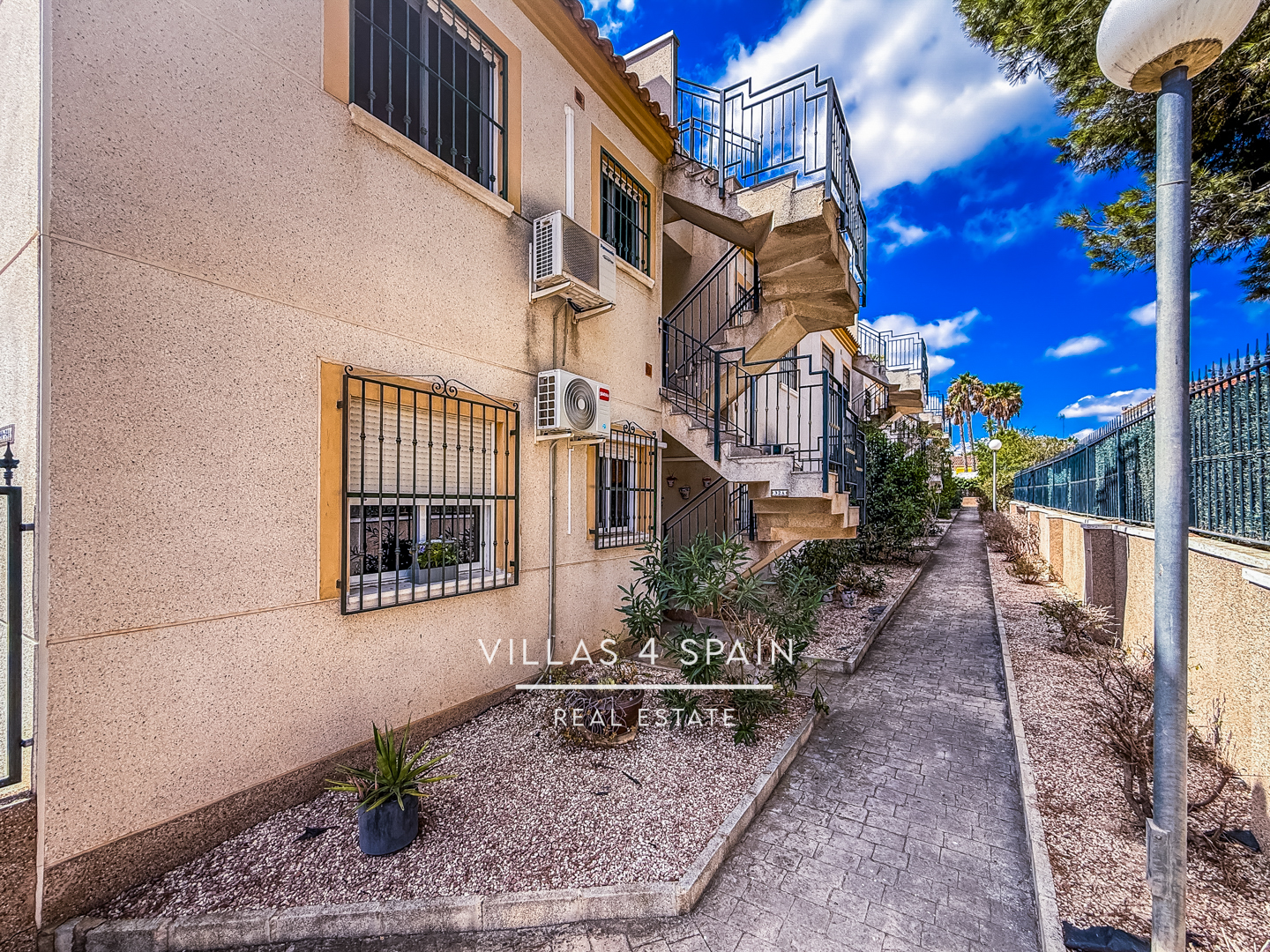 Resale - 2 Bed 1 Bath Corner Apartment in Algorfa with community pool - calle antonio machado - Alicante Resale - 2 Bed 1 Bath Corner Apartment in Algorfa with community pool - calle antonio machado - Alicante