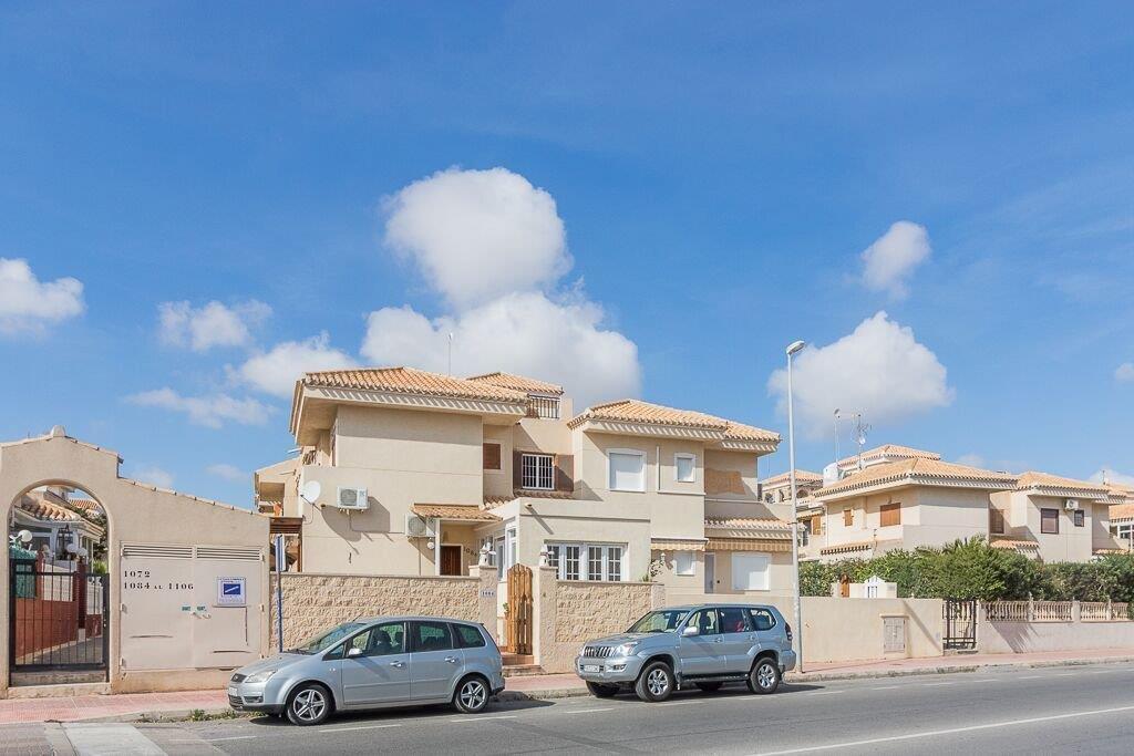Resale - 3 Bedroom 2 Bathroom Casa in Orihuela Costa - La Zenia- Orihuela costa - Alicante Resale - 3 Bedroom 2 Bathroom Casa in Orihuela Costa - La Zenia- Orihuela costa - Alicante