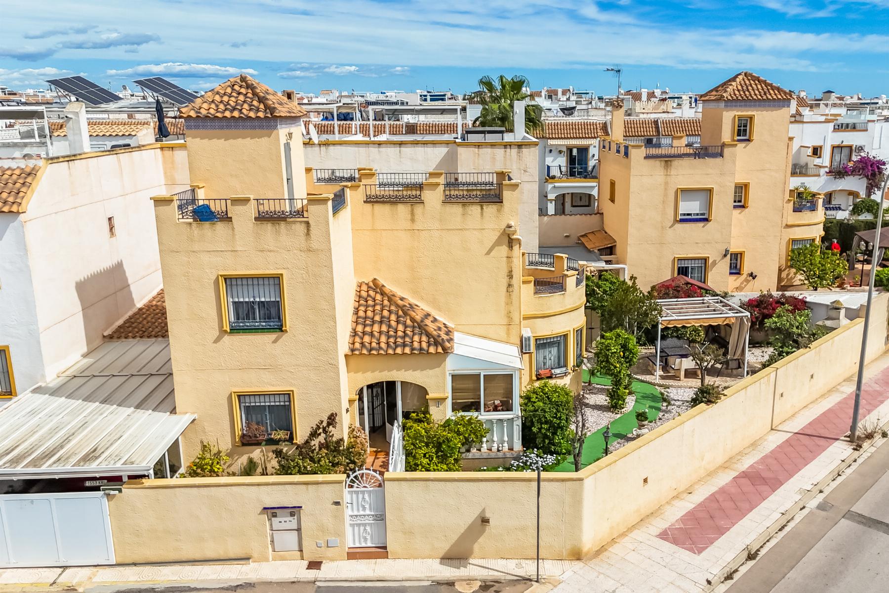 Resale - 3 Bedroom 2 Bathroom Chalet in Orihuela Costa - La Zenia- Orihuela costa - Alicante Resale - 3 Bedroom 2 Bathroom Chalet in Orihuela Costa - La Zenia- Orihuela costa - Alicante