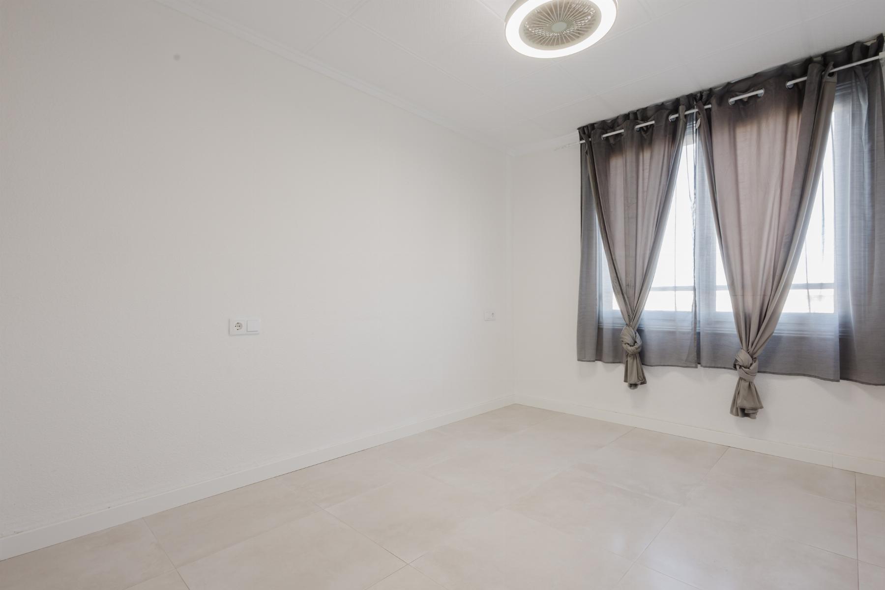 Resale - 3 Bedroom 2 Bathroom Apartamento in Torrevieja - Playa del Acequión - Alicante Resale - 3 Bedroom 2 Bathroom Apartamento in Torrevieja - Playa del Acequión - Alicante