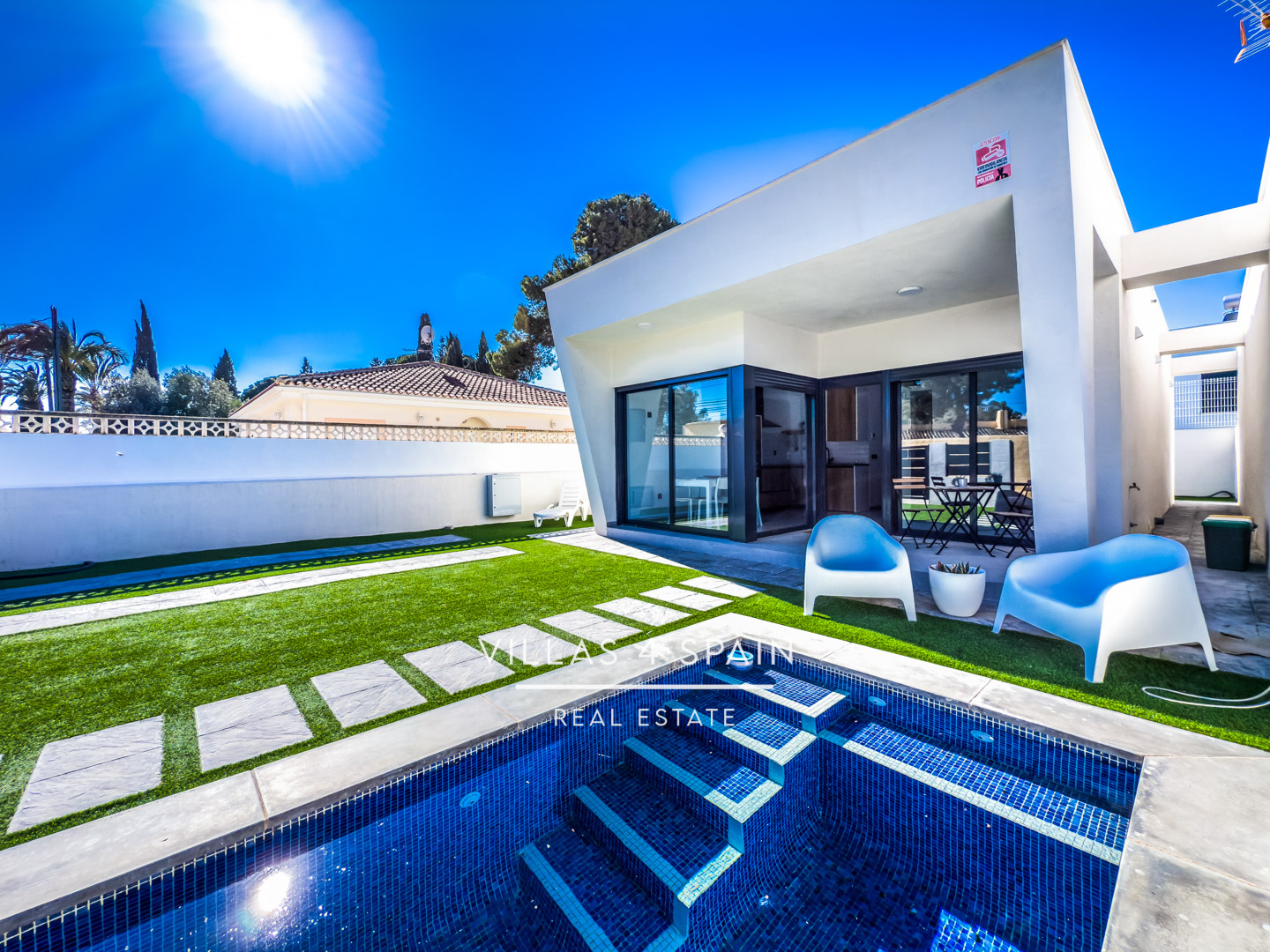 Resale - 2 Bedroom 2 Bathroom Corner Villa with Private Pool and parking - av. de la libertad - Murcia