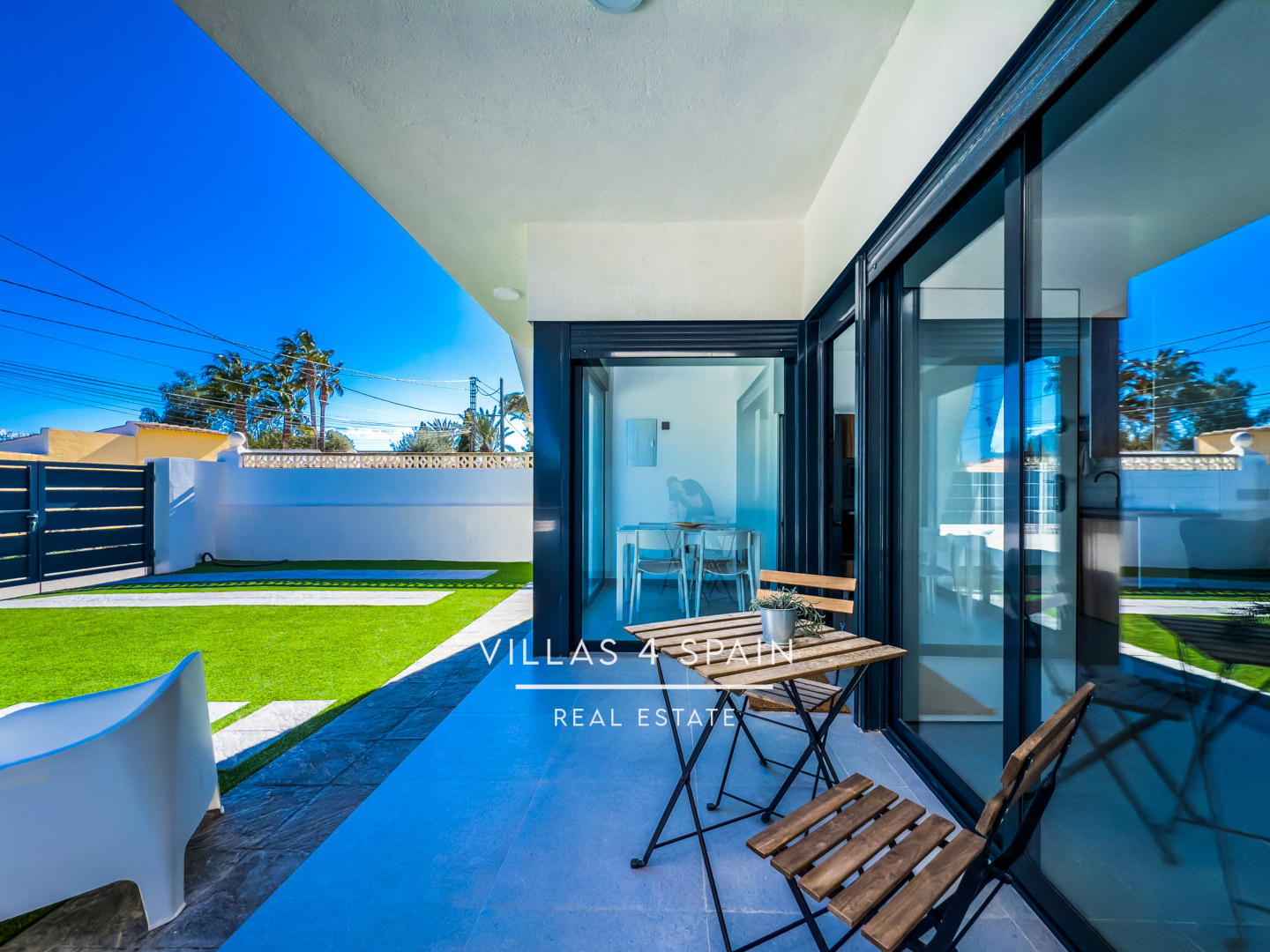Resale - 2 Bedroom 2 Bathroom Corner Villa with Private Pool and parking - av. de la libertad - Murcia