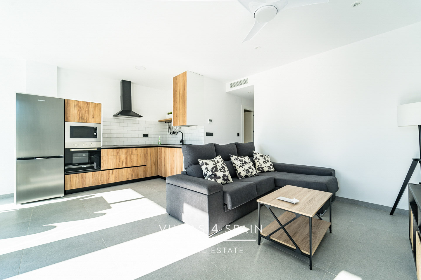 Resale - 2 Bedroom 2 Bathroom Corner Villa with Private Pool and parking - av. de la libertad - Murcia