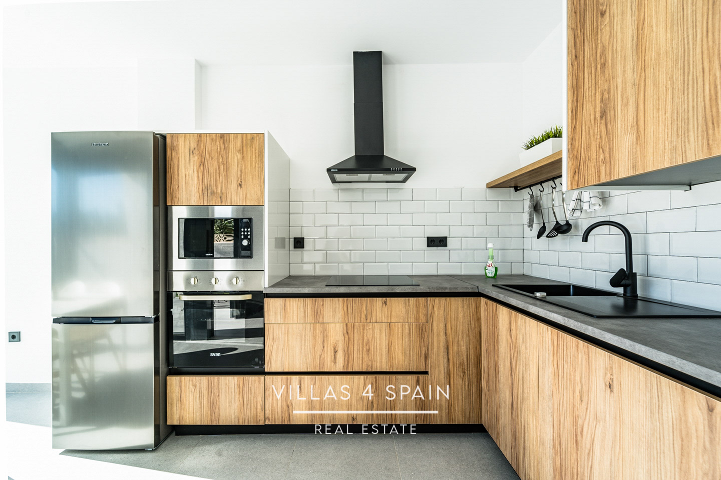 Resale - 2 Bedroom 2 Bathroom Corner Villa with Private Pool and parking - av. de la libertad - Murcia