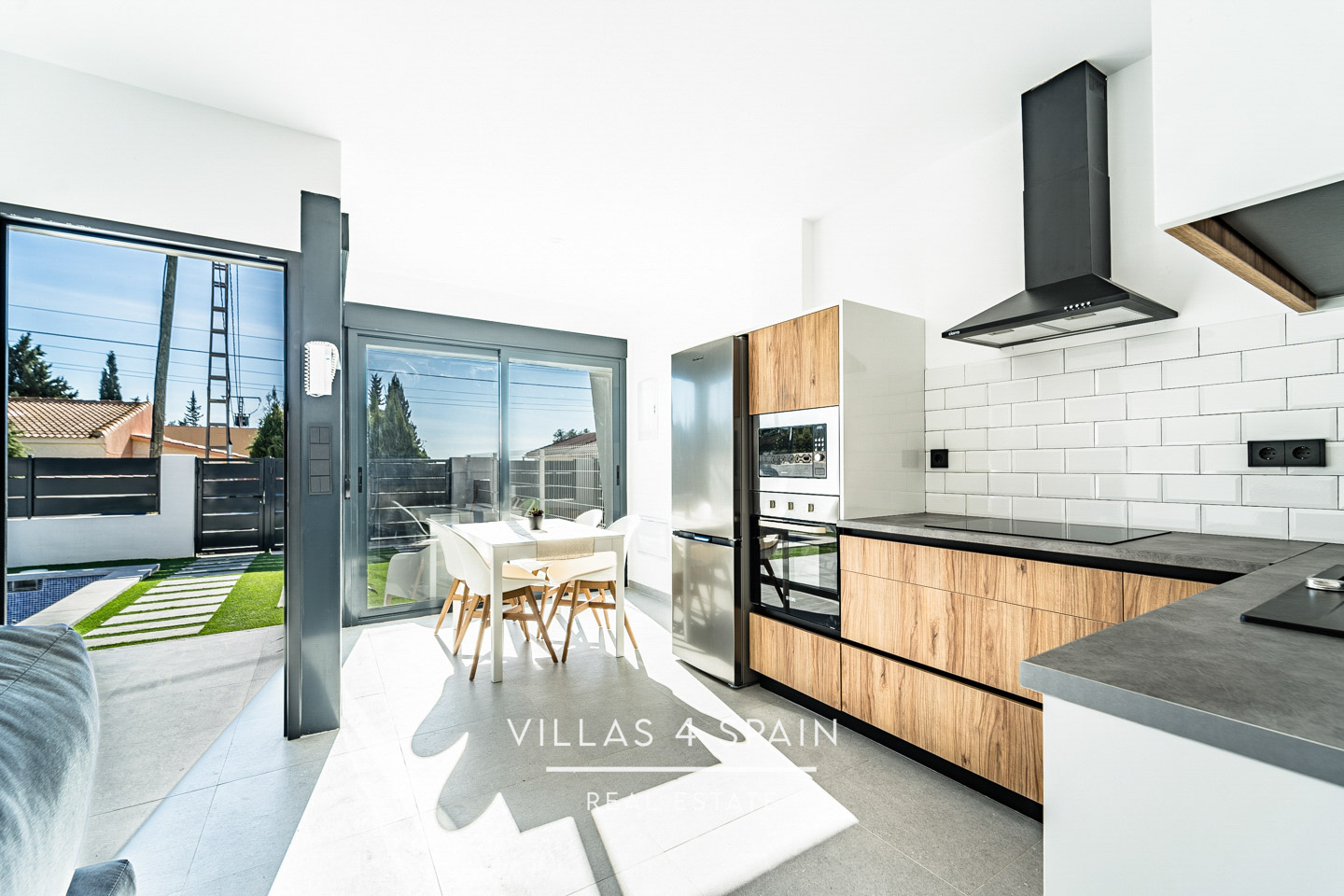Resale - 2 Bedroom 2 Bathroom Corner Villa with Private Pool and parking - av. de la libertad - Murcia