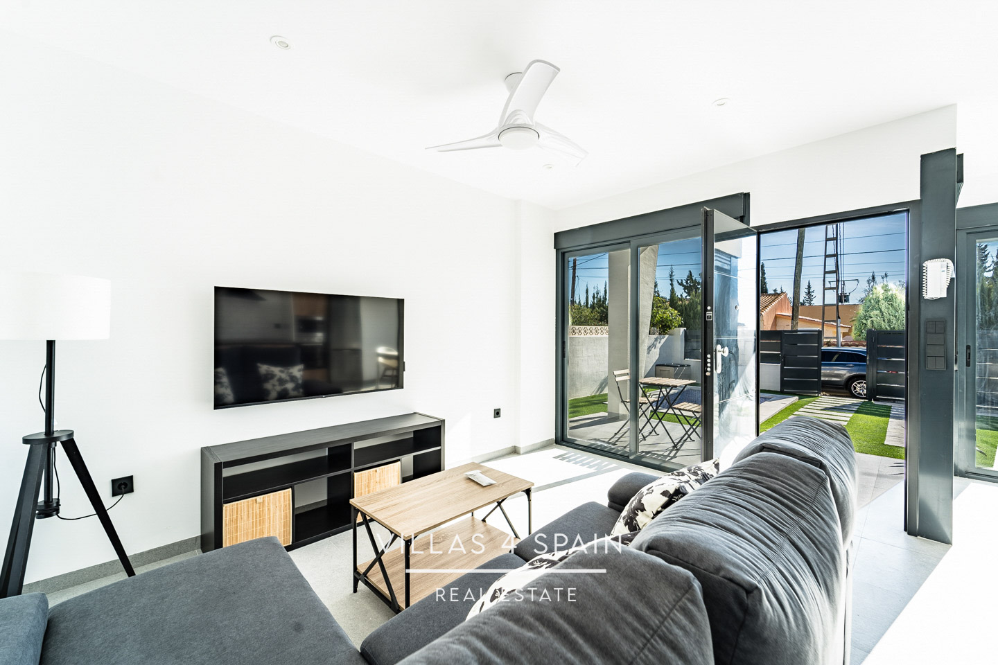 Resale - 2 Bedroom 2 Bathroom Corner Villa with Private Pool and parking - av. de la libertad - Murcia