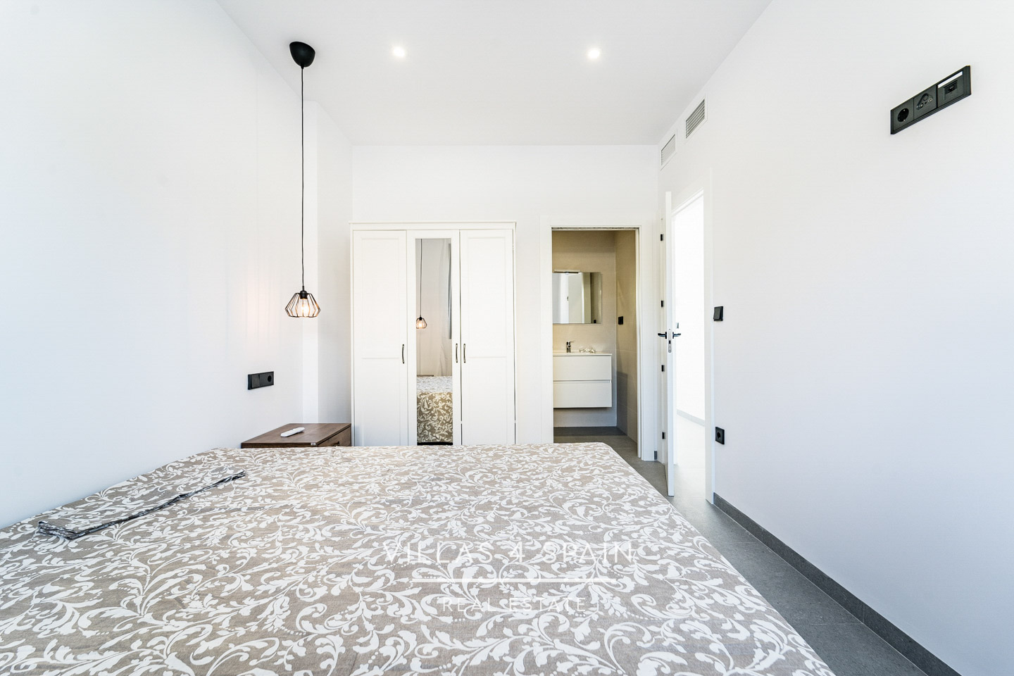Resale - 2 Bedroom 2 Bathroom Corner Villa with Private Pool and parking - av. de la libertad - Murcia