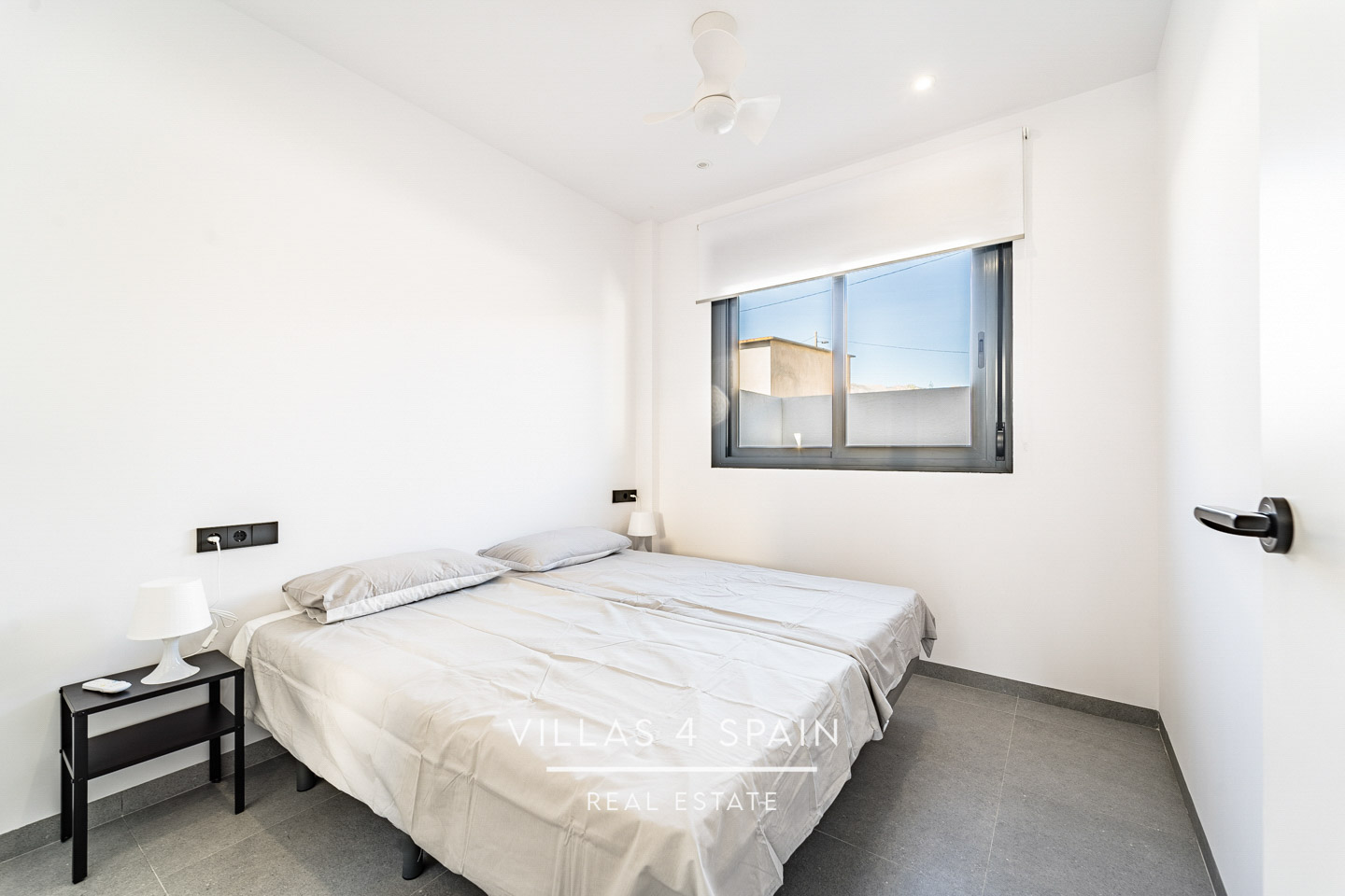 Resale - 2 Bedroom 2 Bathroom Corner Villa with Private Pool and parking - av. de la libertad - Murcia