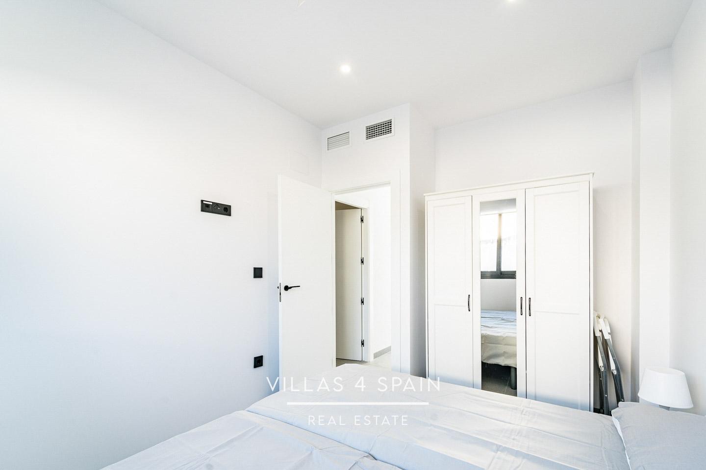 Resale - 2 Bedroom 2 Bathroom Corner Villa with Private Pool and parking - av. de la libertad - Murcia