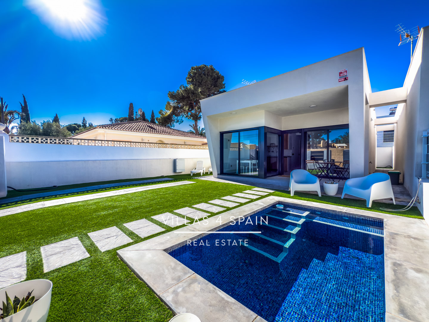Resale - 2 Bedroom 2 Bathroom Corner Villa with Private Pool and parking - av. de la libertad - Murcia