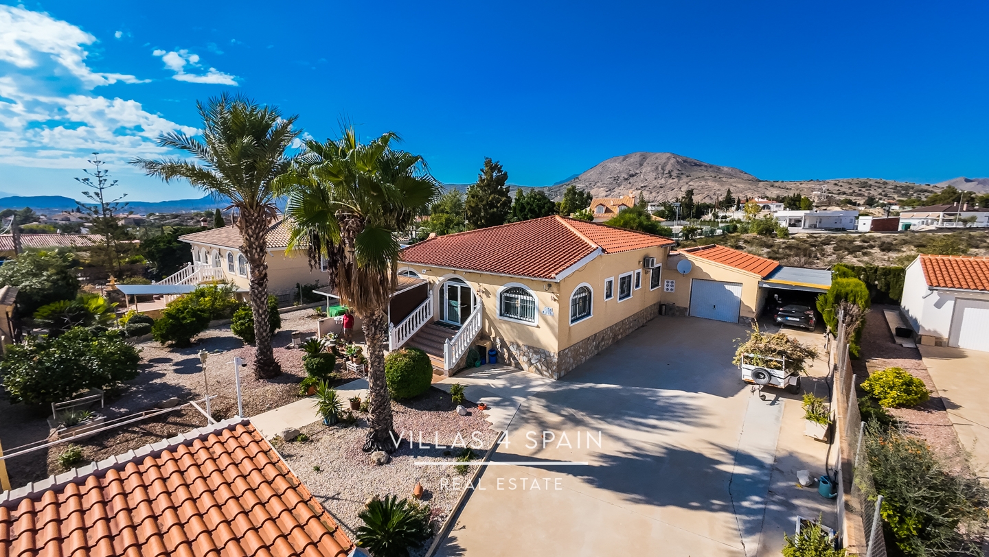 3 Bed 3 bath villa with private pool in Los baños de Fortuna