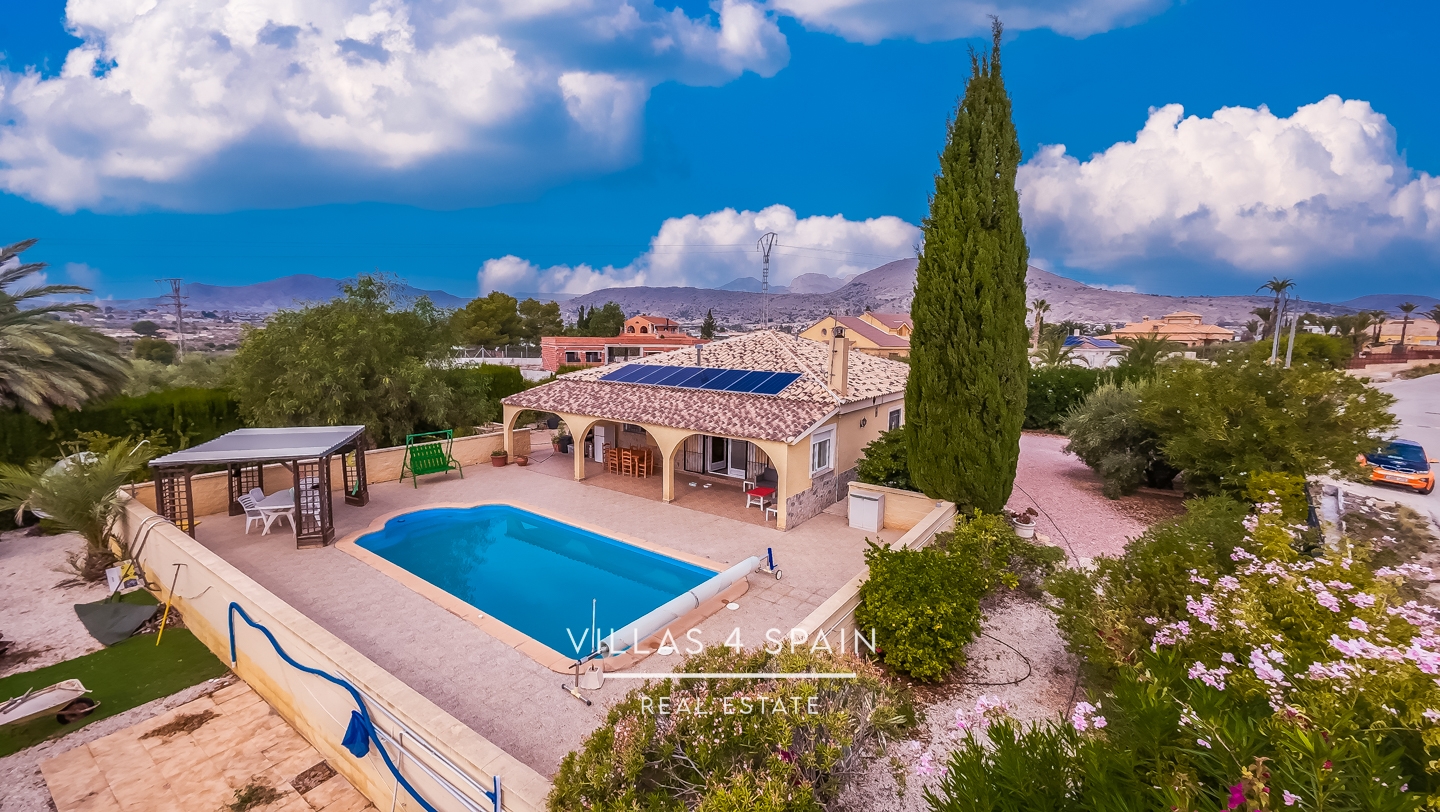 3 Bed 2 Bath Villa with Private Pool in Fortuna