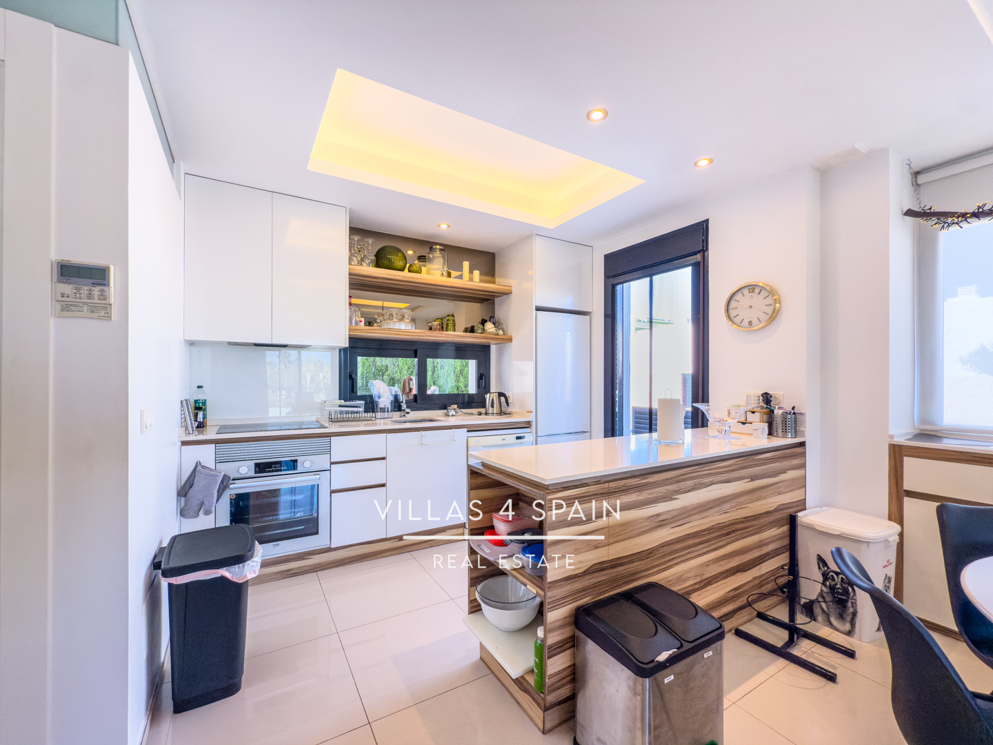 Resale - 3 Bedroom 3 Bathroom Corner Plot with Community Pool in Ciudad Quesada - Av. del Salvador - Alicante Resale - 3 Bedroom 3 Bathroom Corner Plot with Community Pool in Ciudad Quesada - Av. del Salvador - Alicante