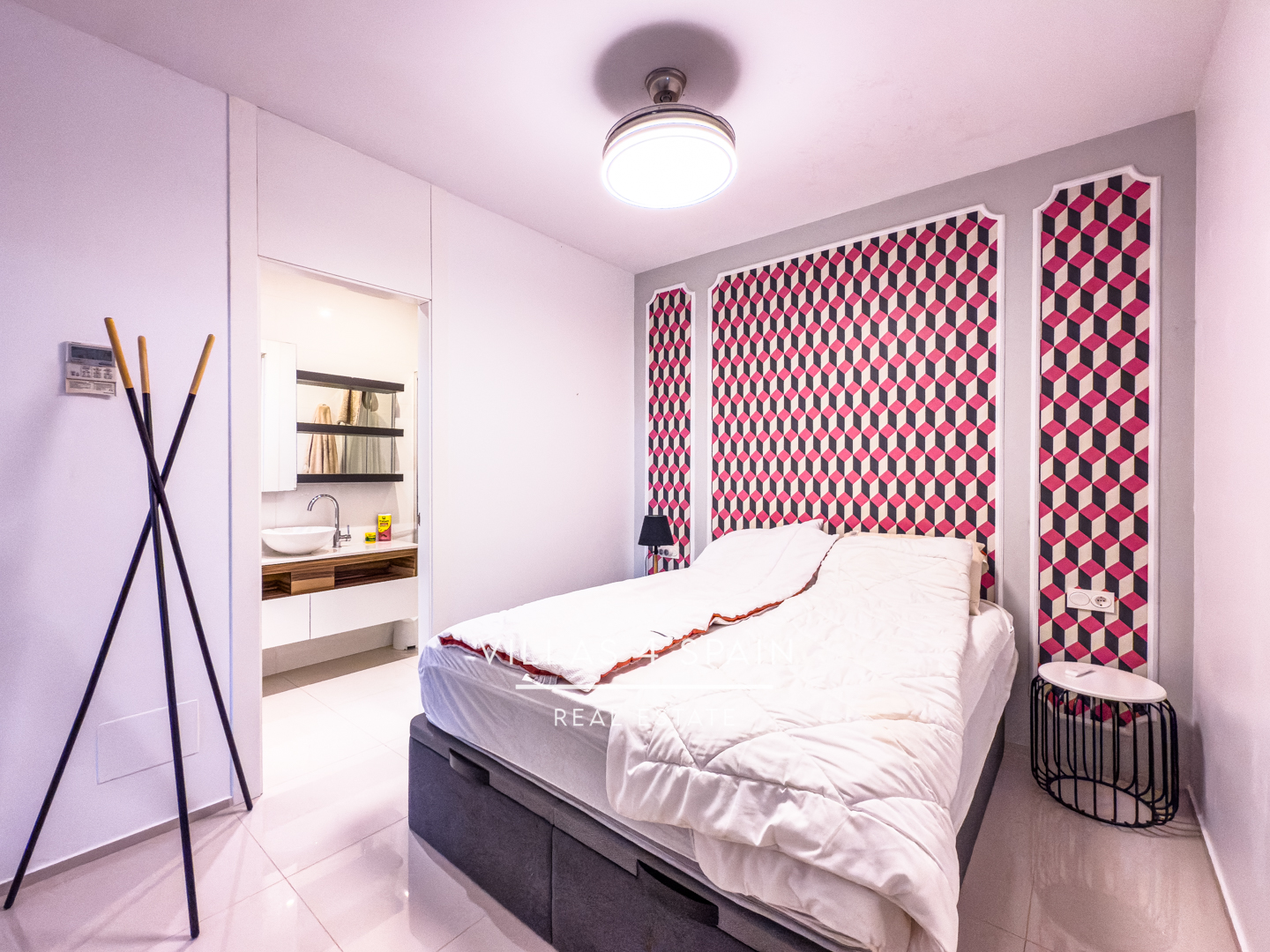 Resale - 3 Bedroom 3 Bathroom Corner Plot with Community Pool in Ciudad Quesada - Av. del Salvador - Alicante Resale - 3 Bedroom 3 Bathroom Corner Plot with Community Pool in Ciudad Quesada - Av. del Salvador - Alicante