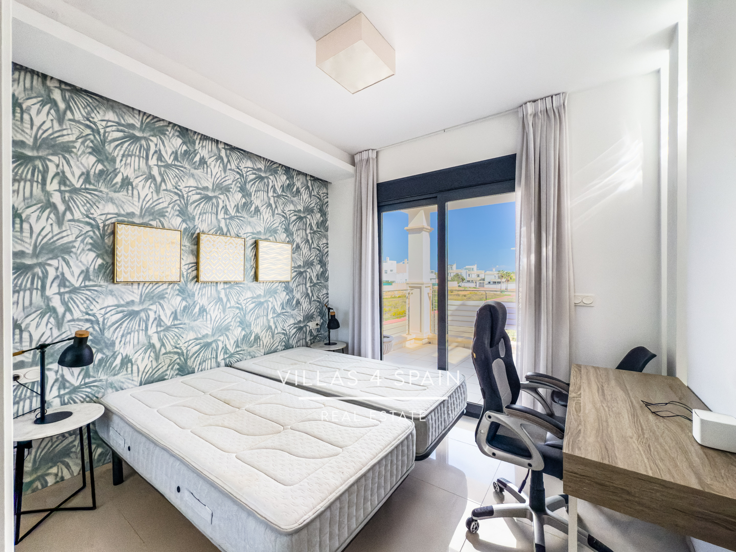 Resale - 3 Bedroom 3 Bathroom Corner Plot with Community Pool in Ciudad Quesada - Av. del Salvador - Alicante Resale - 3 Bedroom 3 Bathroom Corner Plot with Community Pool in Ciudad Quesada - Av. del Salvador - Alicante