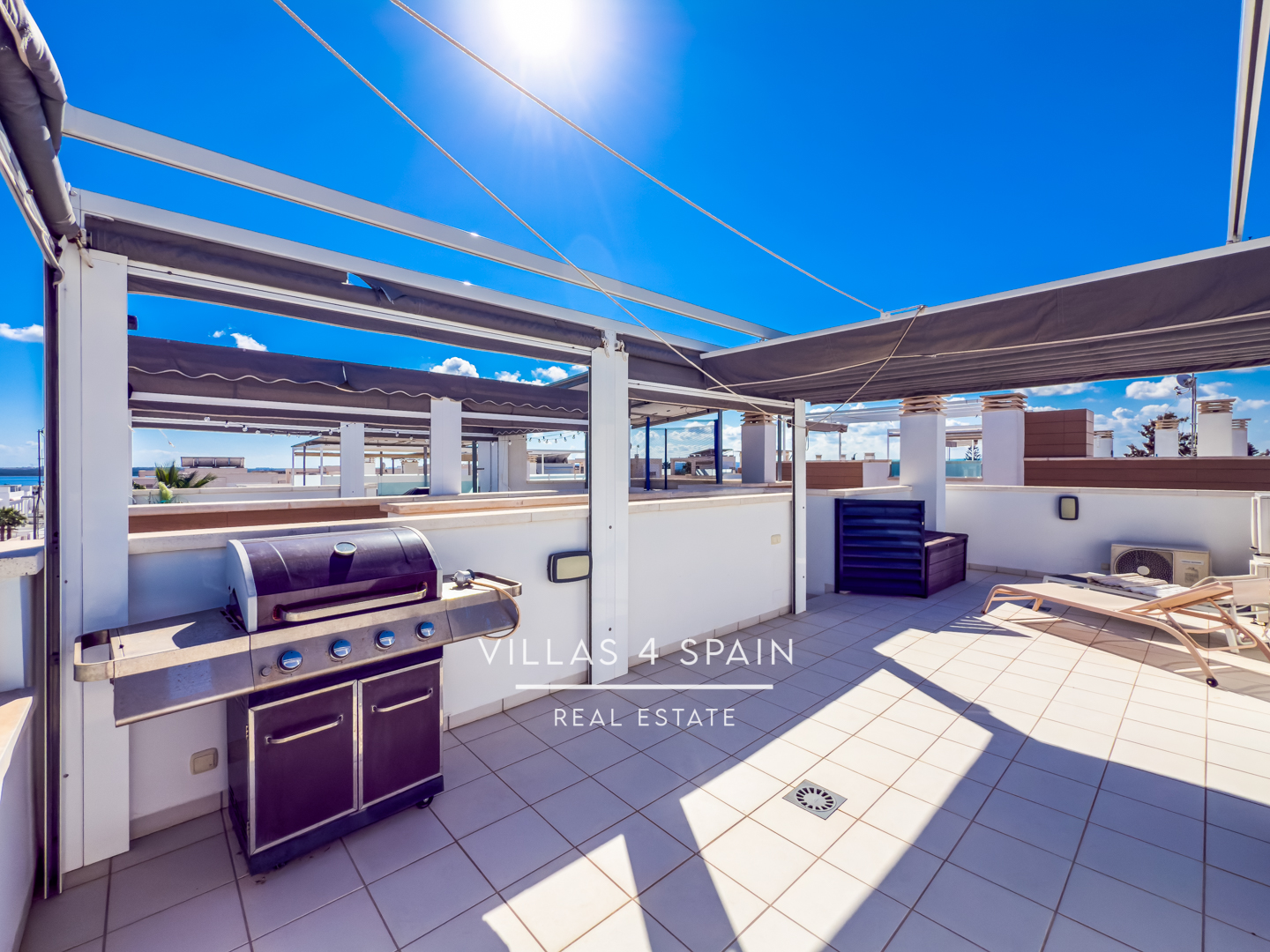 Resale - 3 Bedroom 3 Bathroom Corner Plot with Community Pool in Ciudad Quesada - Av. del Salvador - Alicante Resale - 3 Bedroom 3 Bathroom Corner Plot with Community Pool in Ciudad Quesada - Av. del Salvador - Alicante