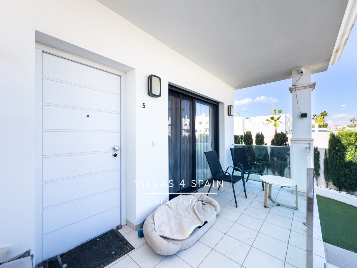 Resale - 3 Bedroom 3 Bathroom Corner Plot with Community Pool in Ciudad Quesada - Av. del Salvador - Alicante Resale - 3 Bedroom 3 Bathroom Corner Plot with Community Pool in Ciudad Quesada - Av. del Salvador - Alicante