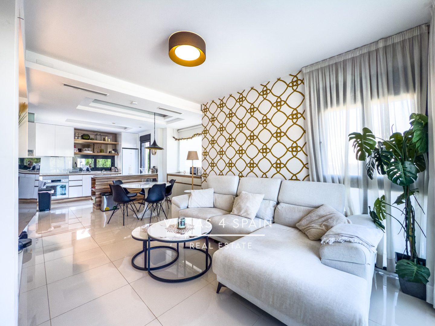 Resale - 3 Bedroom 3 Bathroom Corner Plot with Community Pool in Ciudad Quesada - Av. del Salvador - Alicante Resale - 3 Bedroom 3 Bathroom Corner Plot with Community Pool in Ciudad Quesada - Av. del Salvador - Alicante