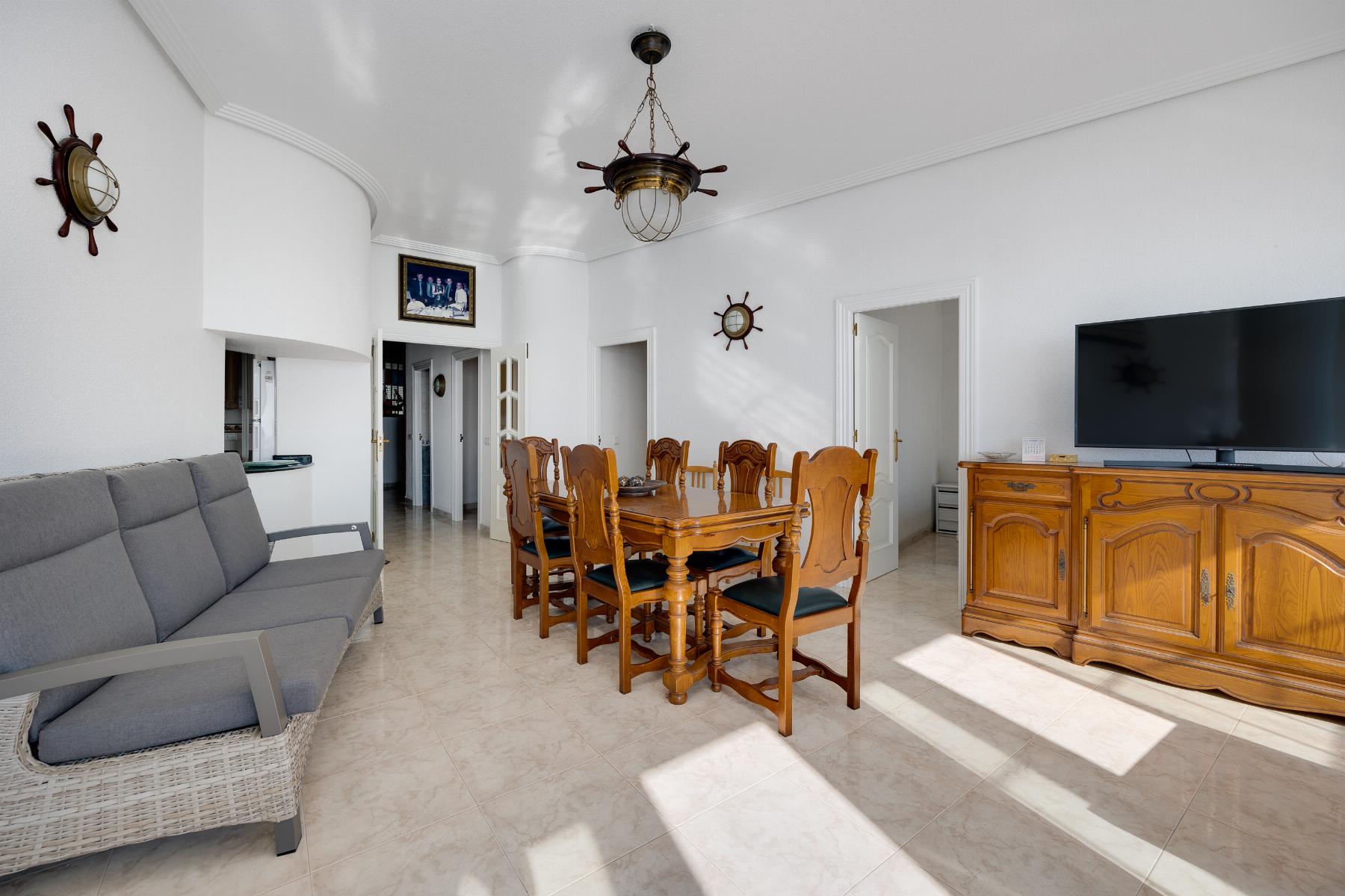 Resale - 4 Bedroom 2 Bathroom Apartamento in Torrevieja - Playa del Acequión - Alicante Resale - 4 Bedroom 2 Bathroom Apartamento in Torrevieja - Playa del Acequión - Alicante