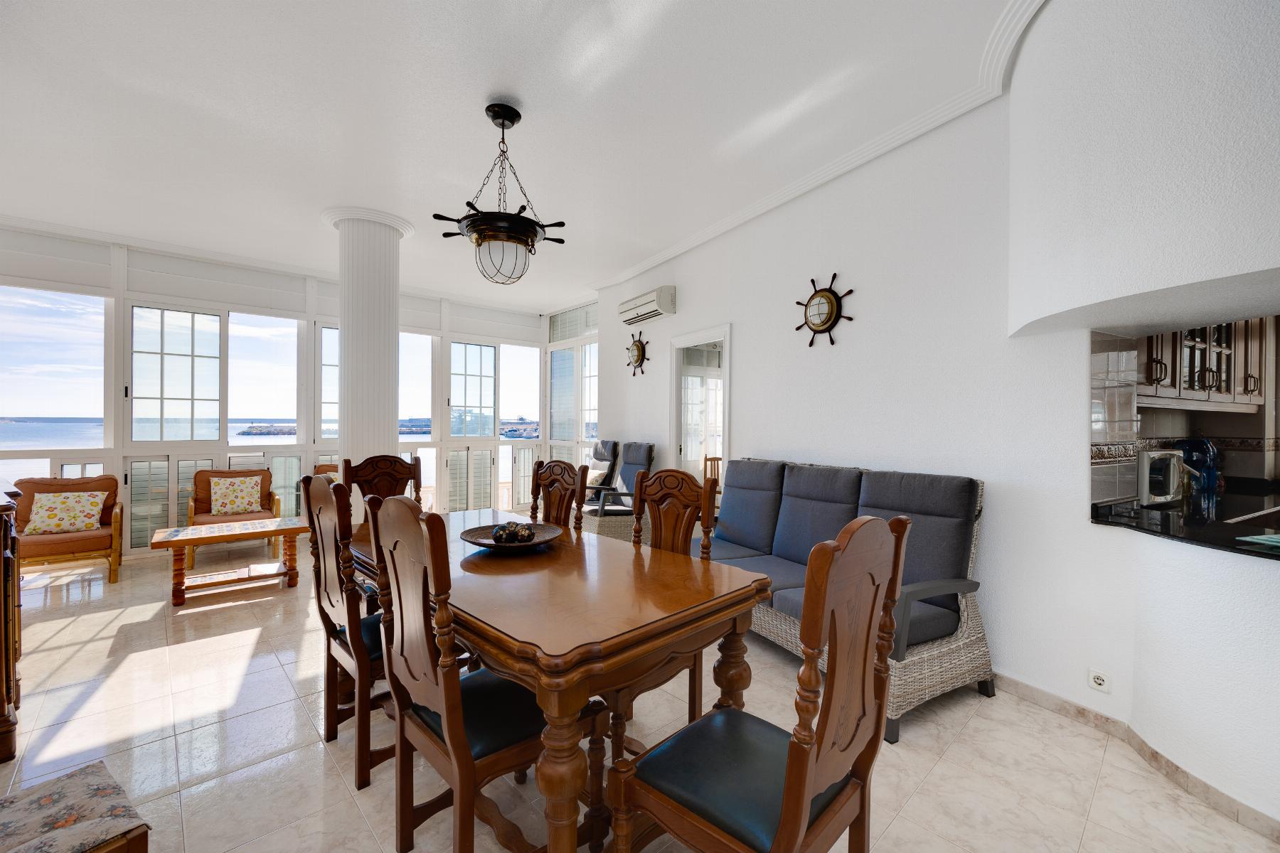 Resale - 4 Bedroom 2 Bathroom Apartamento in Torrevieja - Playa del Acequión - Alicante Resale - 4 Bedroom 2 Bathroom Apartamento in Torrevieja - Playa del Acequión - Alicante