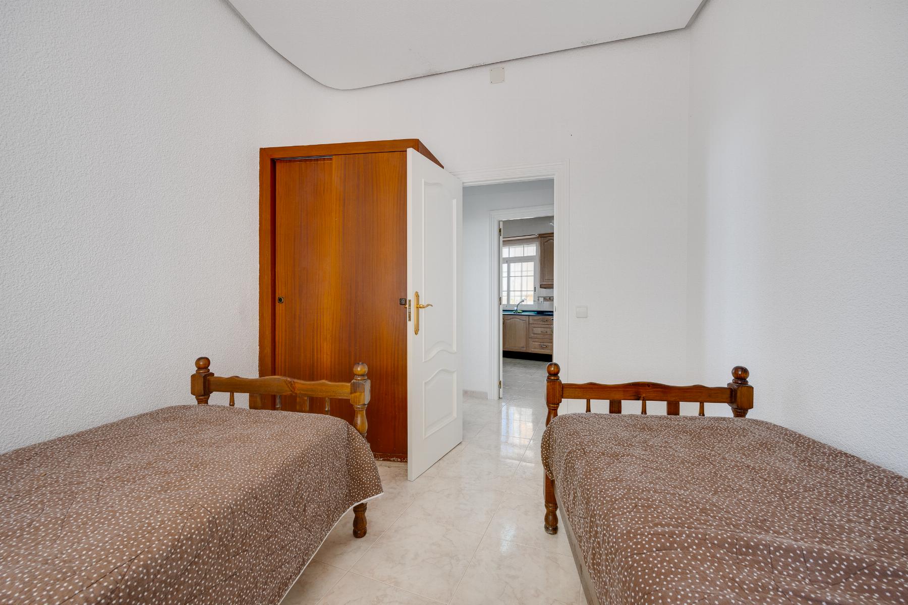 Resale - 4 Bedroom 2 Bathroom Apartamento in Torrevieja - Playa del Acequión - Alicante Resale - 4 Bedroom 2 Bathroom Apartamento in Torrevieja - Playa del Acequión - Alicante