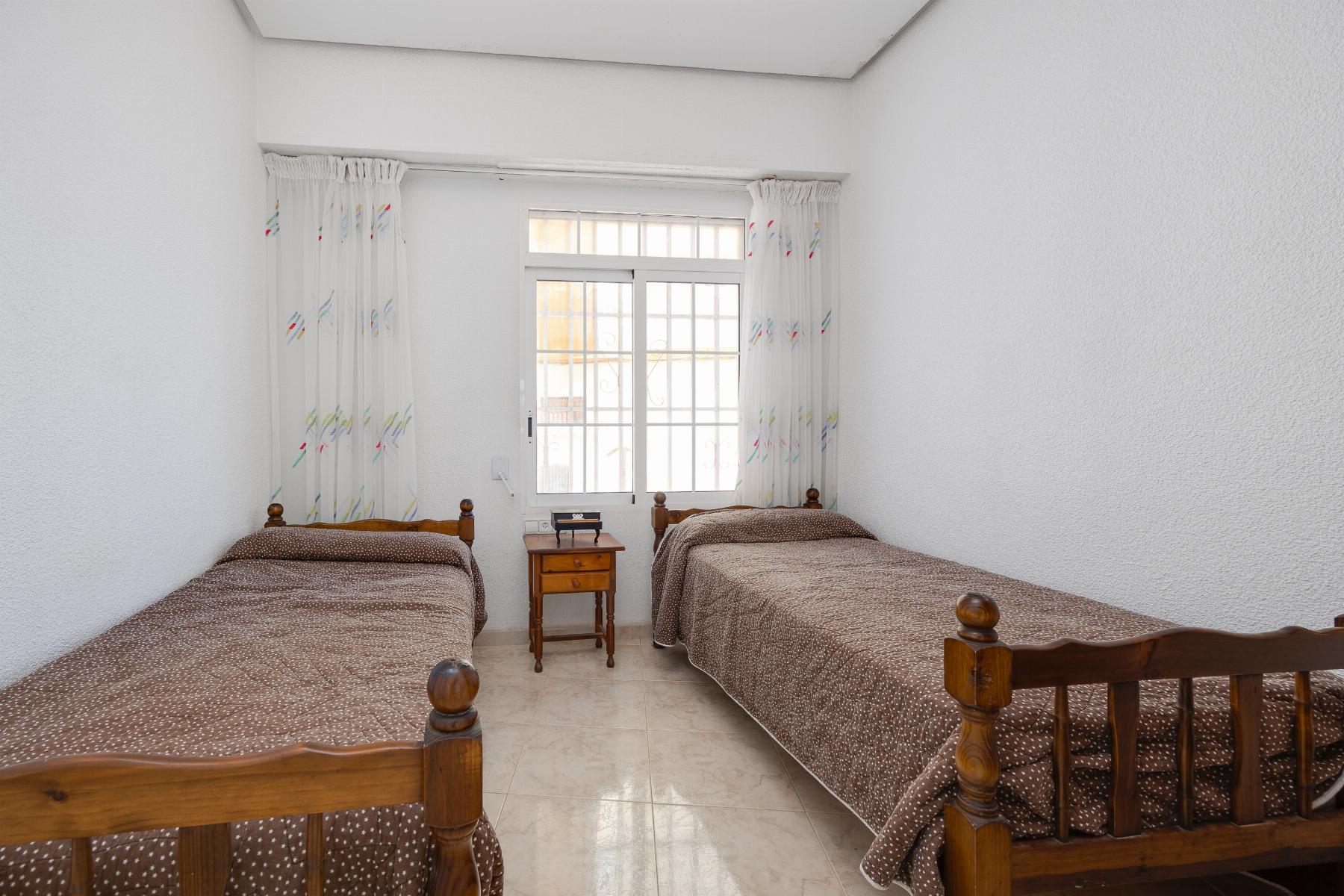 Resale - 4 Bedroom 2 Bathroom Apartamento in Torrevieja - Playa del Acequión - Alicante Resale - 4 Bedroom 2 Bathroom Apartamento in Torrevieja - Playa del Acequión - Alicante