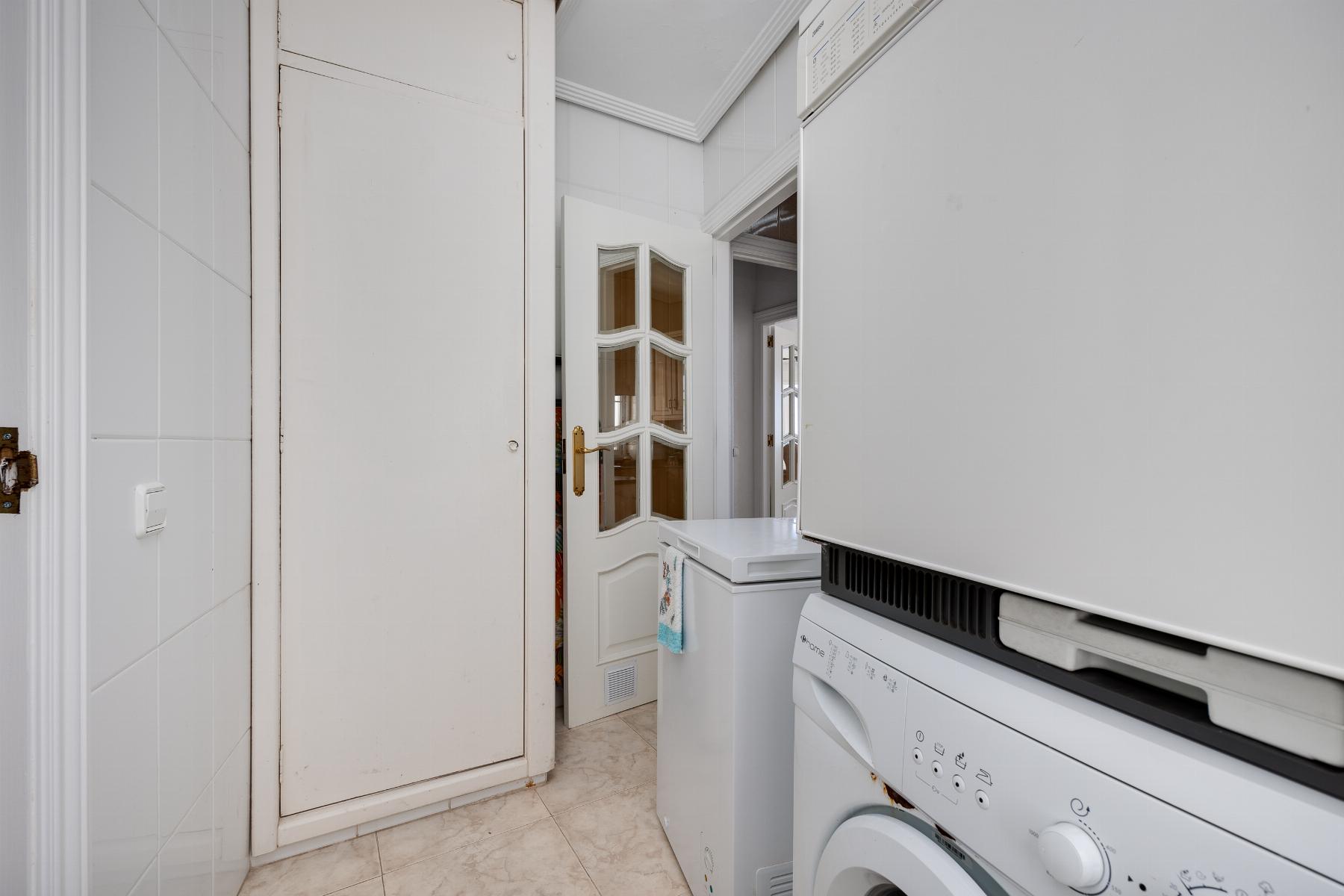 Resale - 4 Bedroom 2 Bathroom Apartamento in Torrevieja - Playa del Acequión - Alicante Resale - 4 Bedroom 2 Bathroom Apartamento in Torrevieja - Playa del Acequión - Alicante