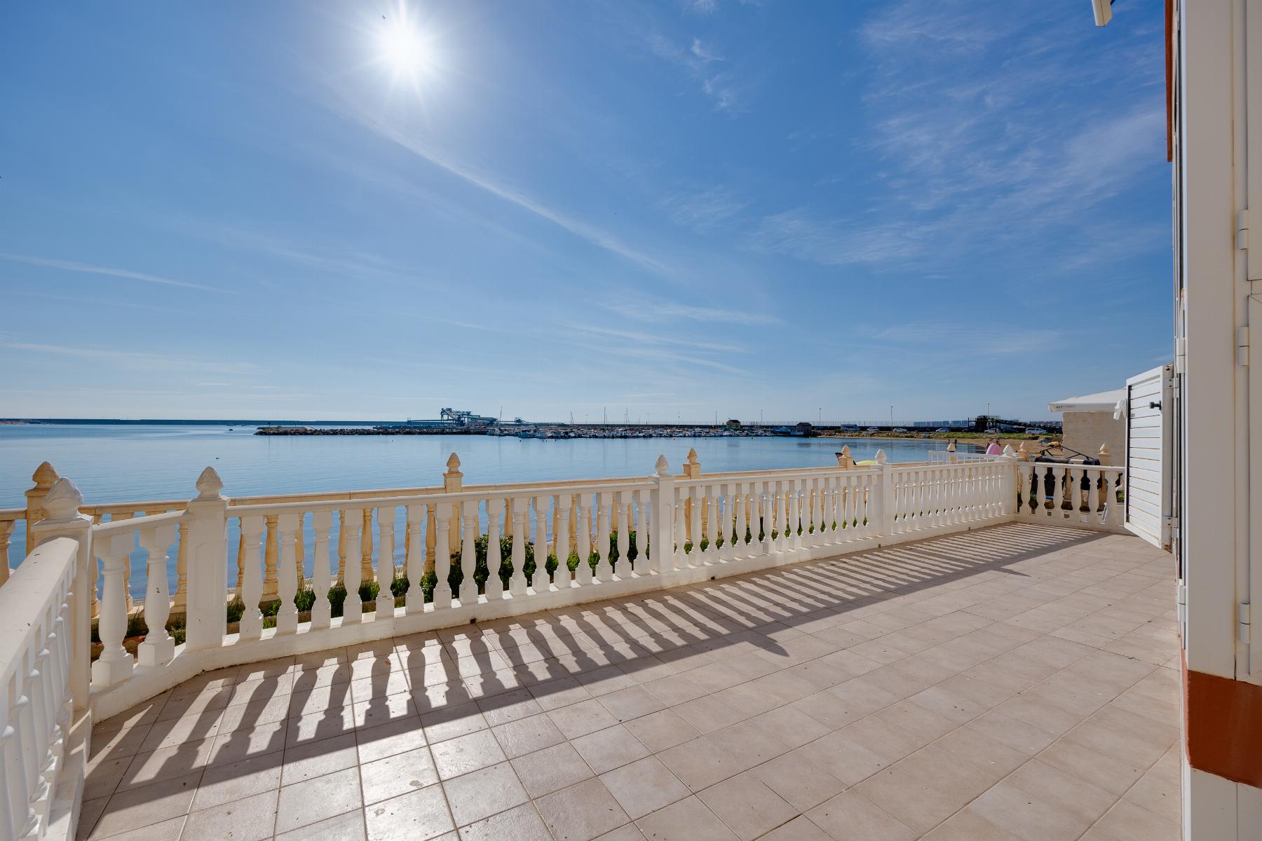 Resale - 4 Bedroom 2 Bathroom Apartamento in Torrevieja - Playa del Acequión - Alicante Resale - 4 Bedroom 2 Bathroom Apartamento in Torrevieja - Playa del Acequión - Alicante