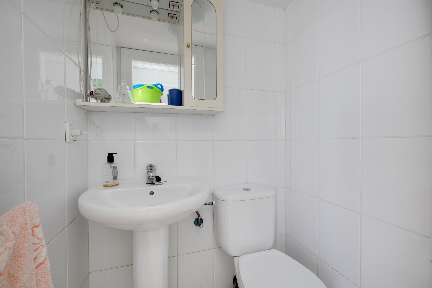 Resale - 4 Bedroom 2 Bathroom Apartamento in Torrevieja - Playa del Acequión - Alicante Resale - 4 Bedroom 2 Bathroom Apartamento in Torrevieja - Playa del Acequión - Alicante
