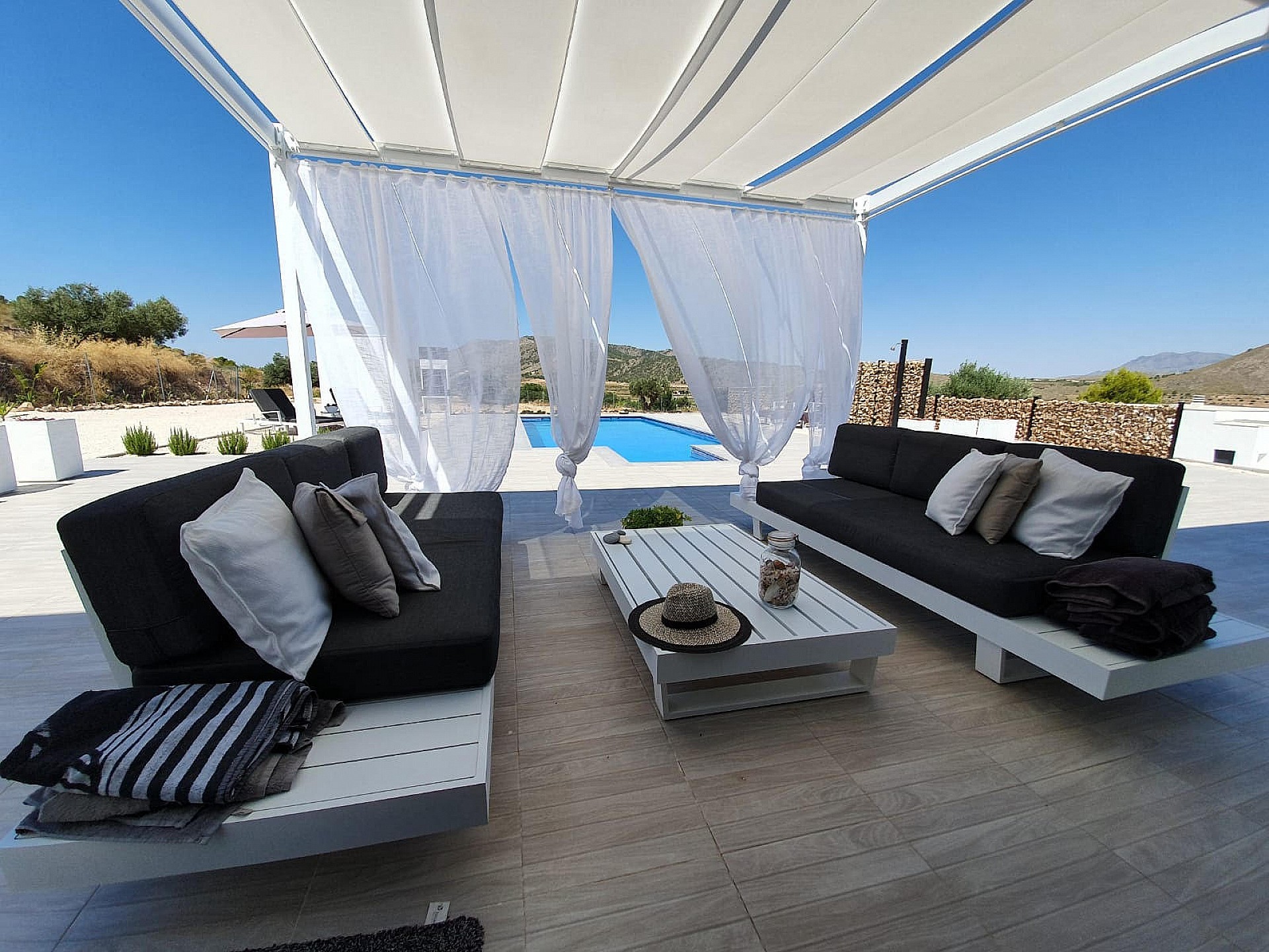 Sold - 3 Bedroom 3 Bathroom Villa in Hondon de las Nieves -  - Alicante