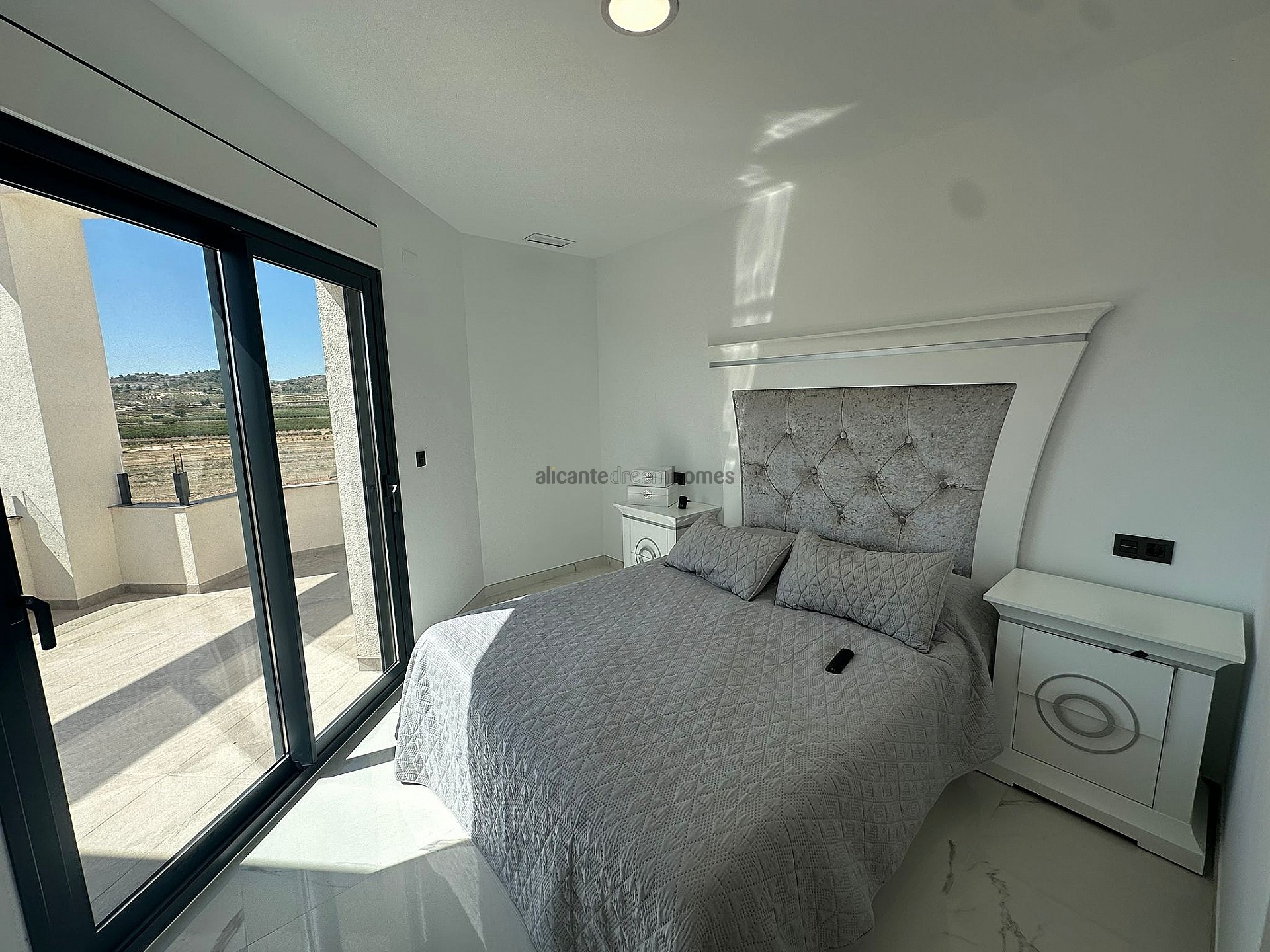 Resale - 4 Bedroom 3 Bathroom Villa in Pinoso - , Pinoso, Alicante, Spain - Alicante