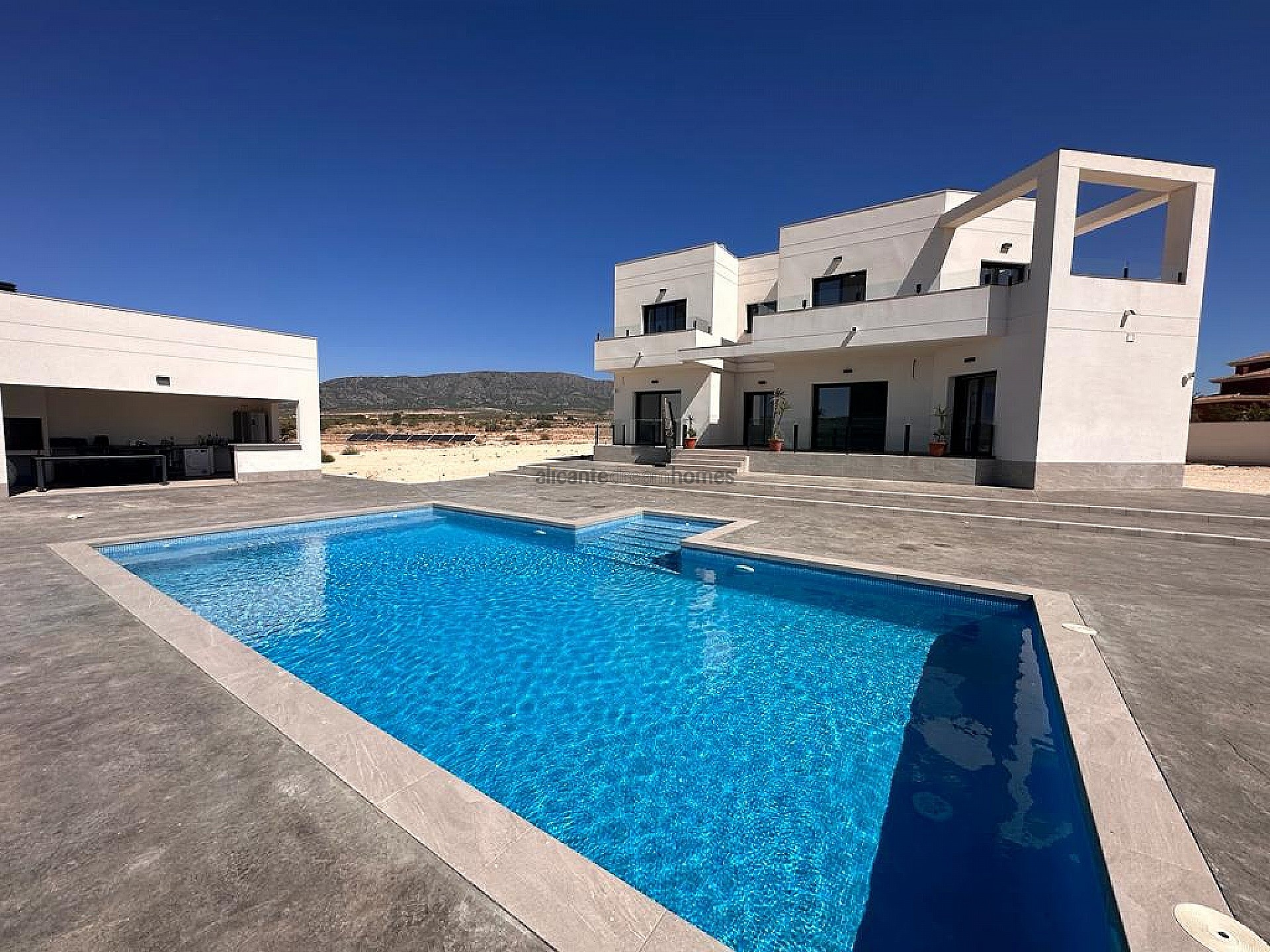Resale - 4 Bedroom 3 Bathroom Villa in Pinoso - , Pinoso, Alicante, Spain - Alicante