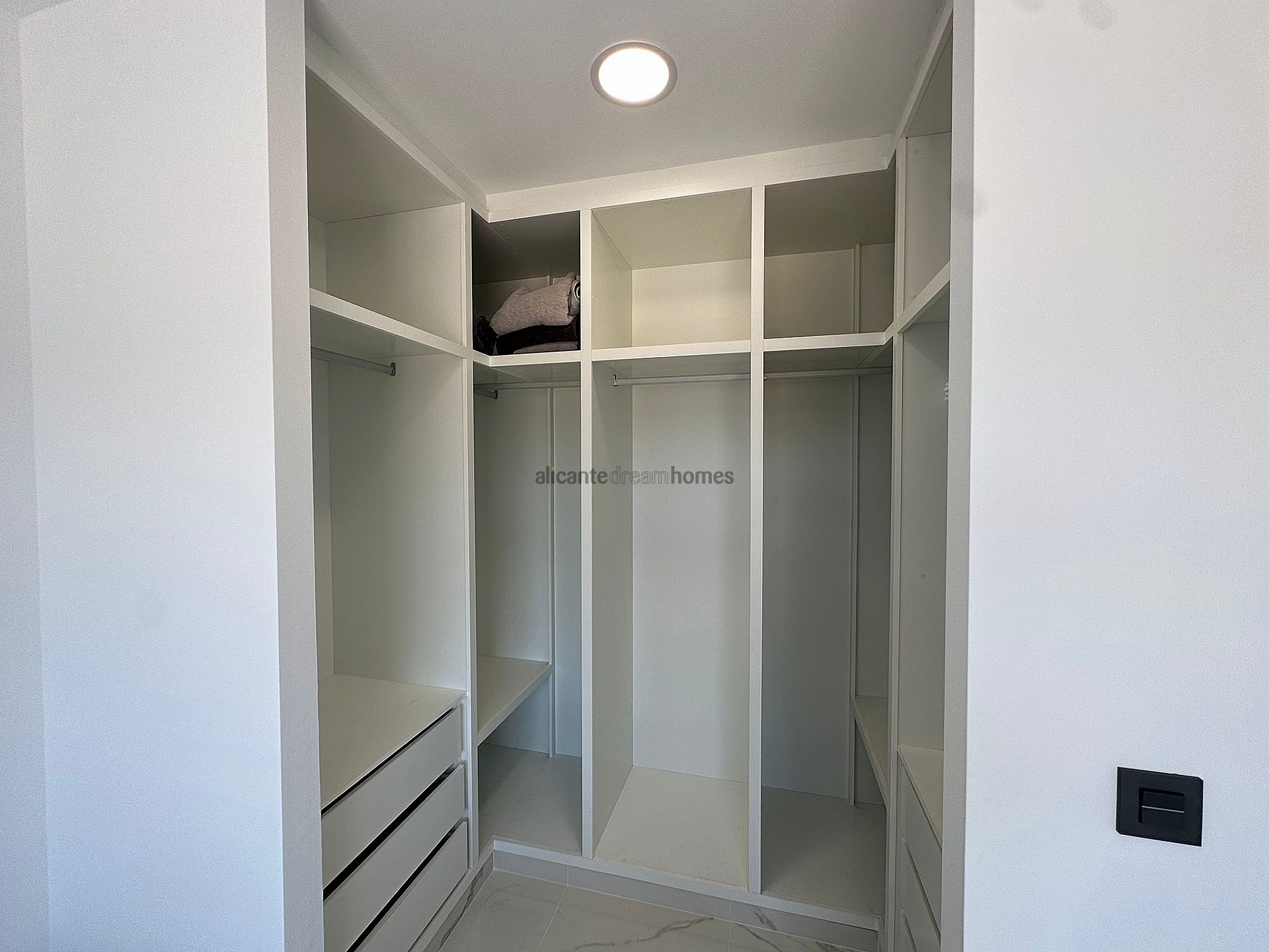 Resale - 4 Bedroom 3 Bathroom Villa in Pinoso - , Pinoso, Alicante, Spain - Alicante