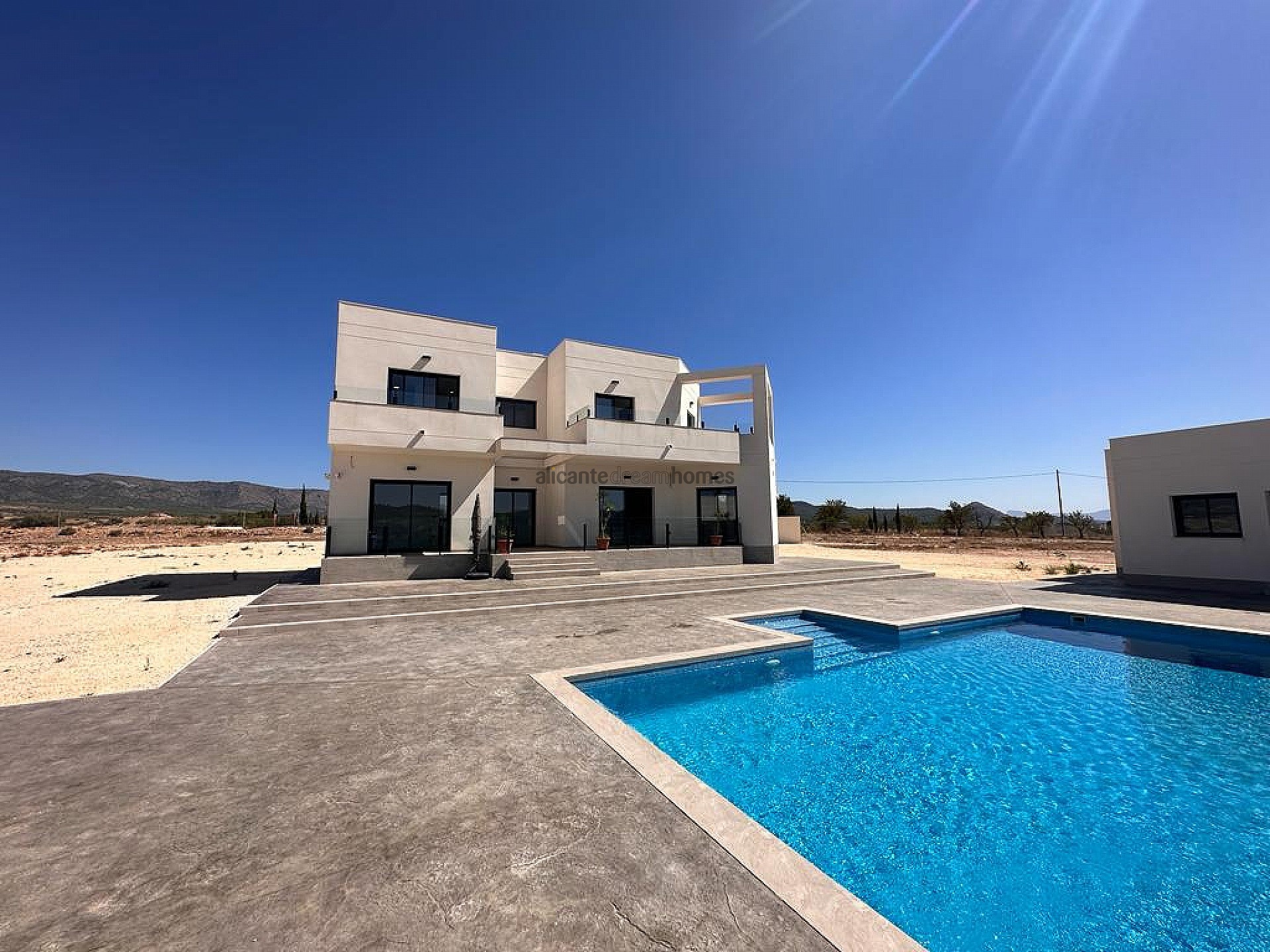 Resale - 4 Bedroom 3 Bathroom Villa in Pinoso - , Pinoso, Alicante, Spain - Alicante