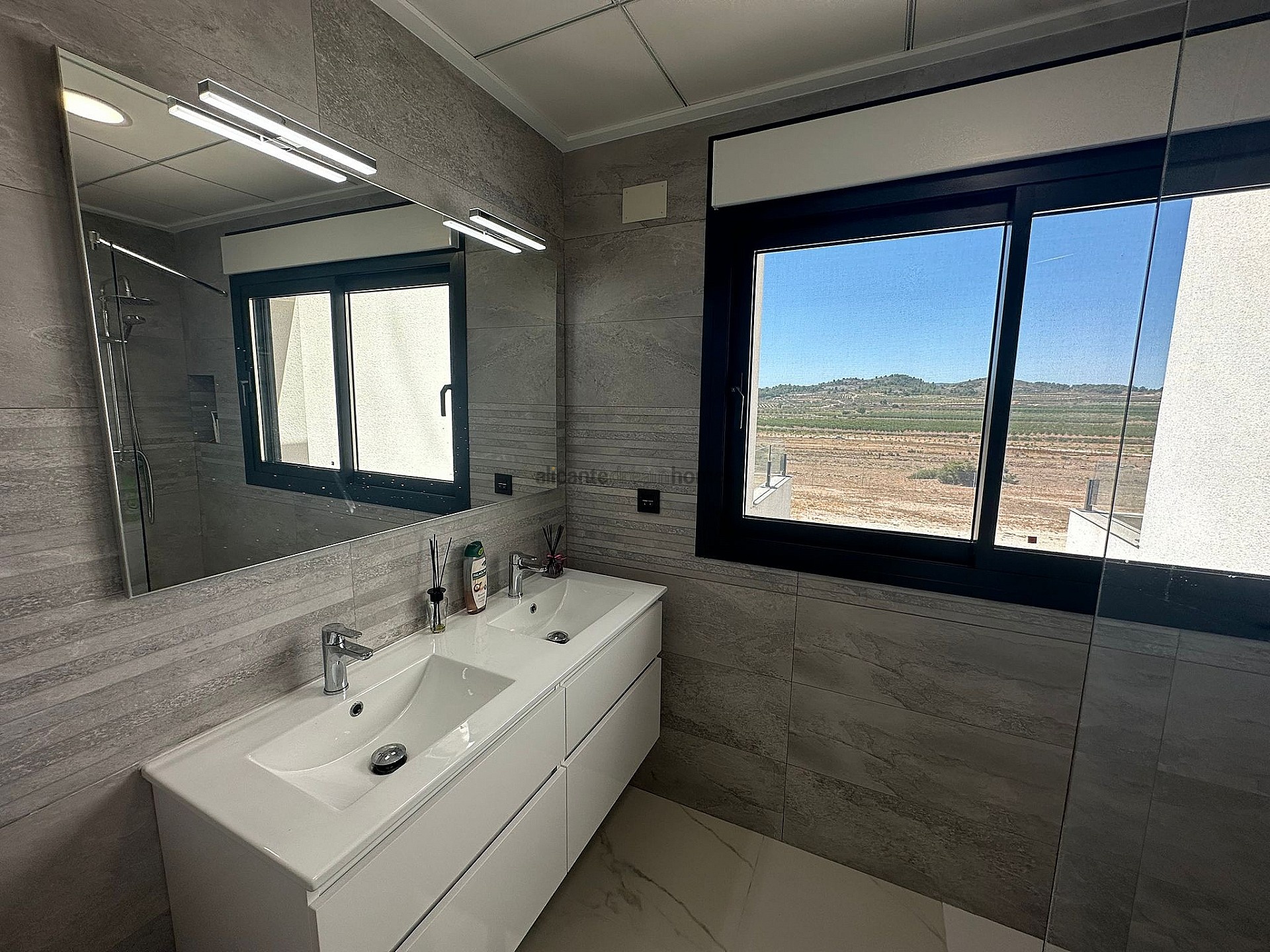 Resale - 4 Bedroom 3 Bathroom Villa in Pinoso - , Pinoso, Alicante, Spain - Alicante