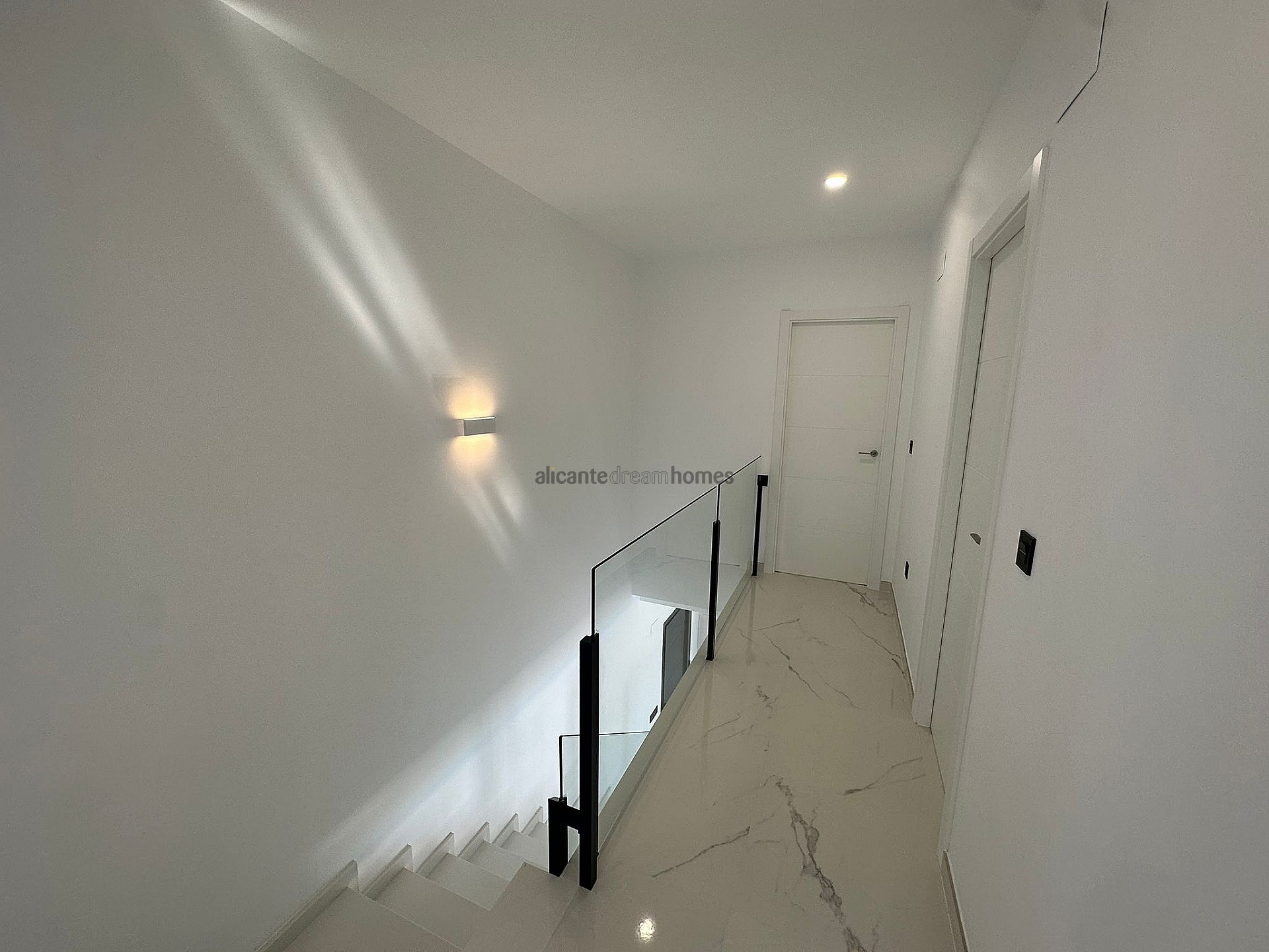 Resale - 4 Bedroom 3 Bathroom Villa in Pinoso - , Pinoso, Alicante, Spain - Alicante