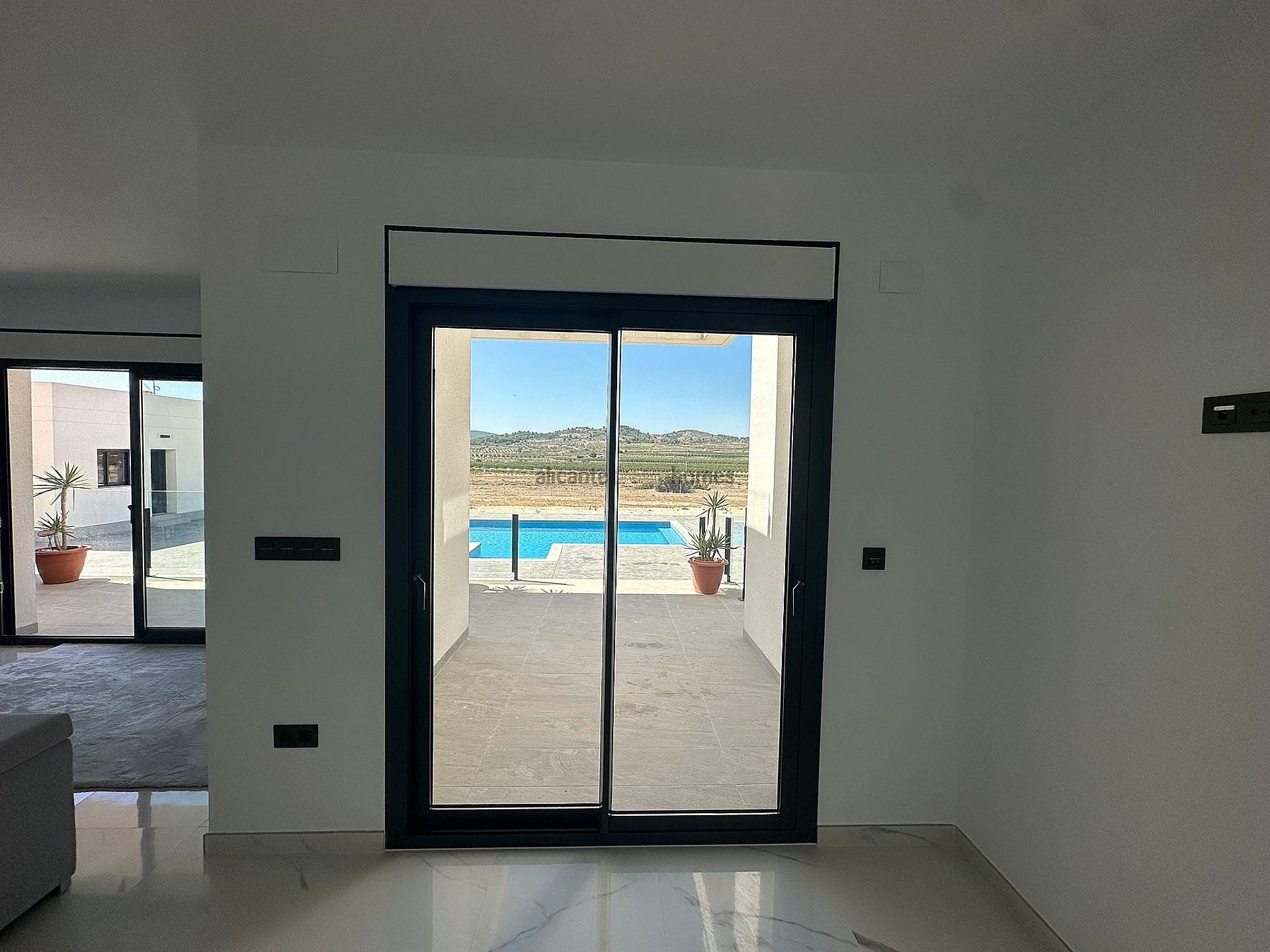 Resale - 4 Bedroom 3 Bathroom Villa in Pinoso - , Pinoso, Alicante, Spain - Alicante