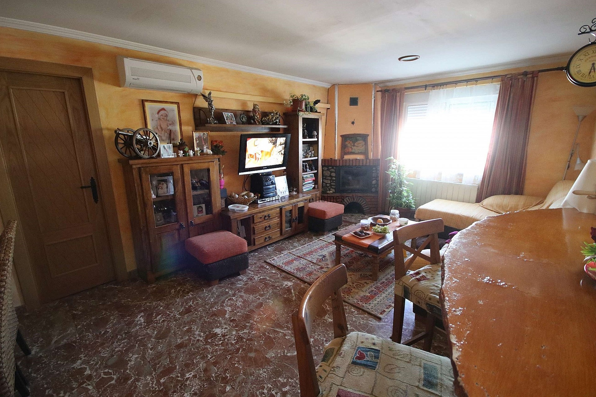 Resale - 9 Bedroom 4 Bathroom Villa in Monóvar -  - Alicante