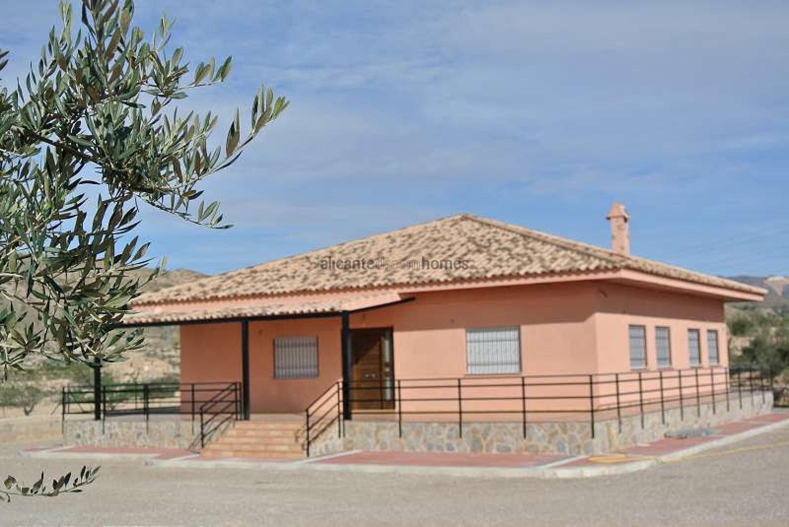 Resale - 3 Bedroom 3 Bathroom Villa in Abanilla -  - Murcia