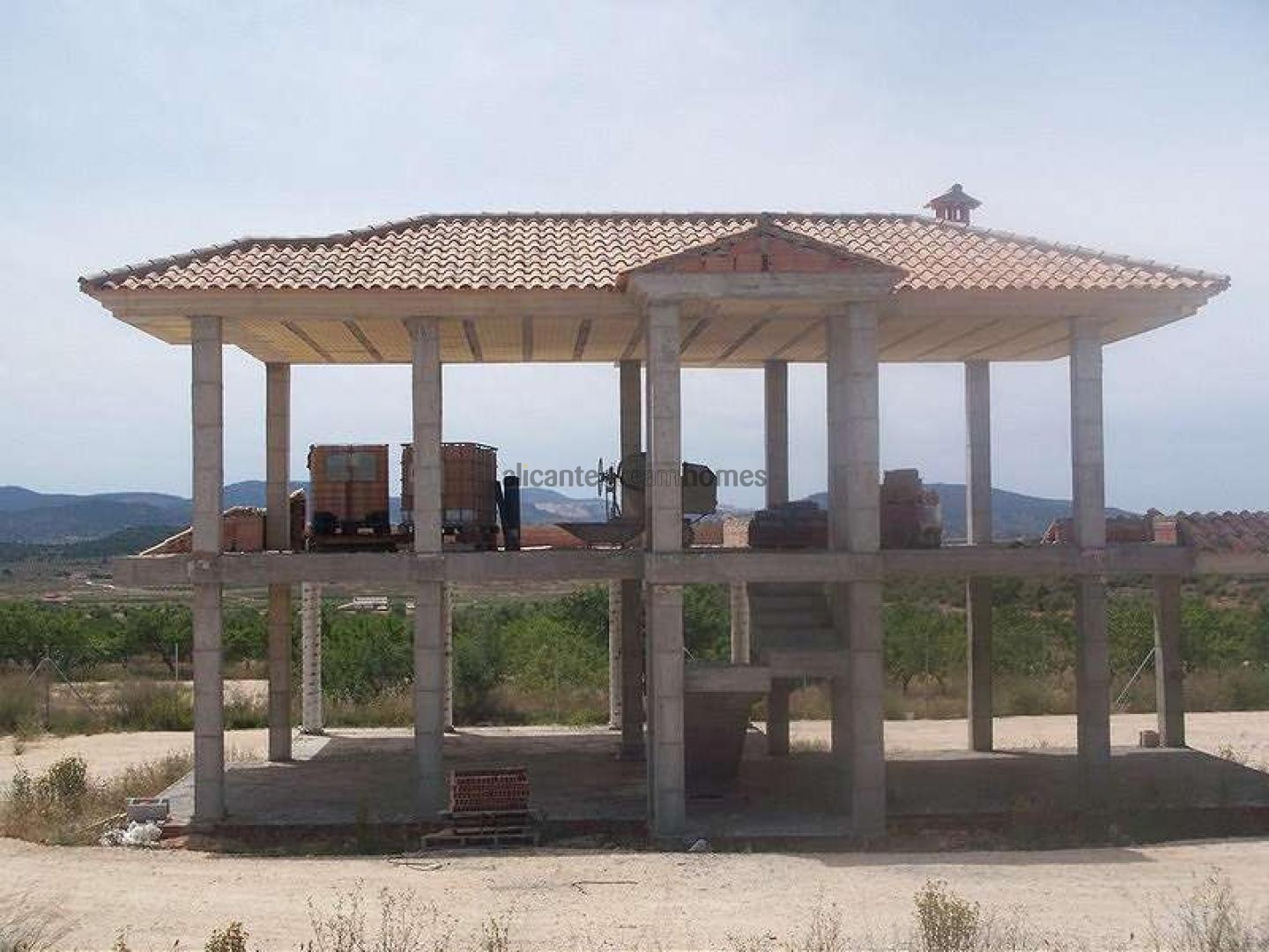 Resale - 4 Bedroom 3 Bathroom Villa in Pinoso -  - Alicante