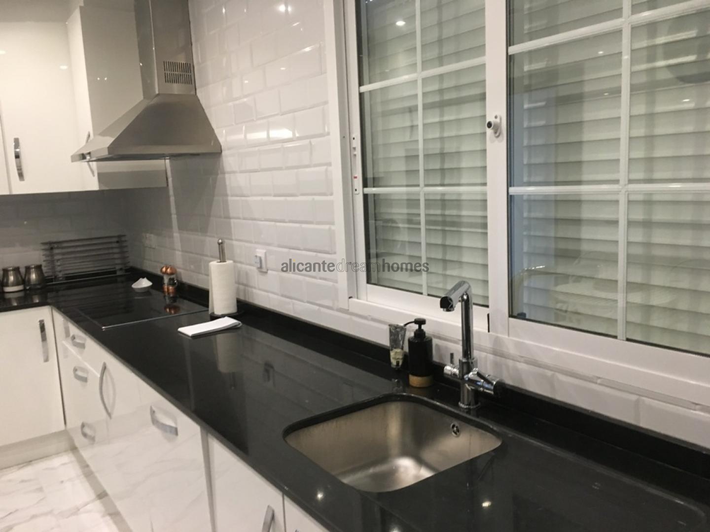 Resale - 4 Bedroom 3 Bathroom Villa in Pinoso -  - Alicante