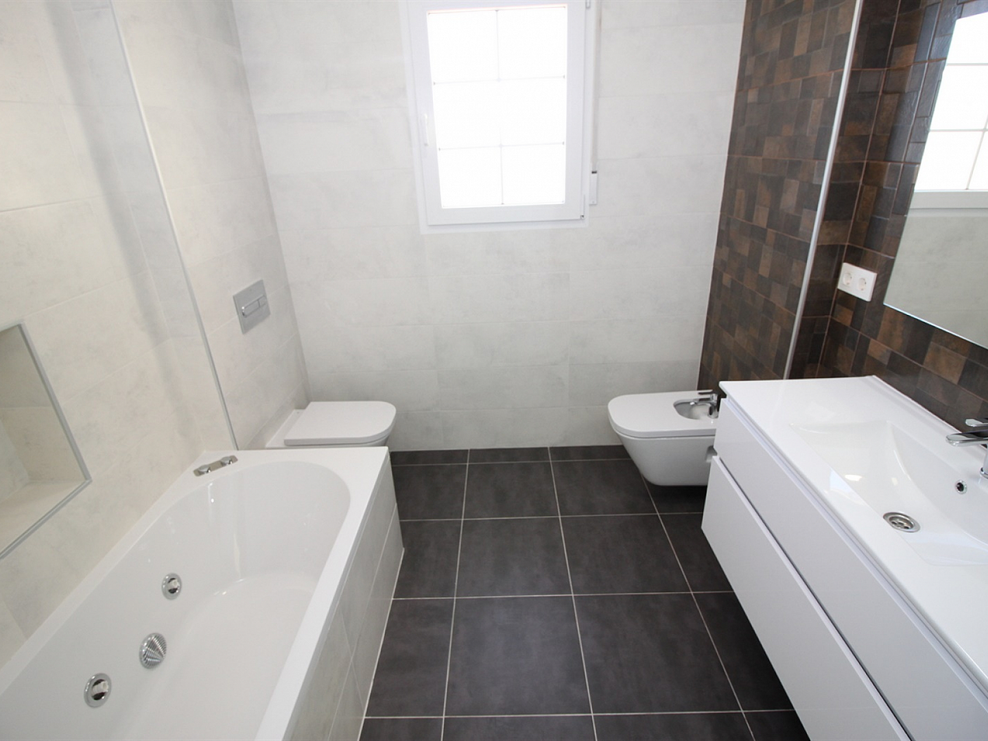4 Bedroom 3 Bathroom Villa in Pinoso
