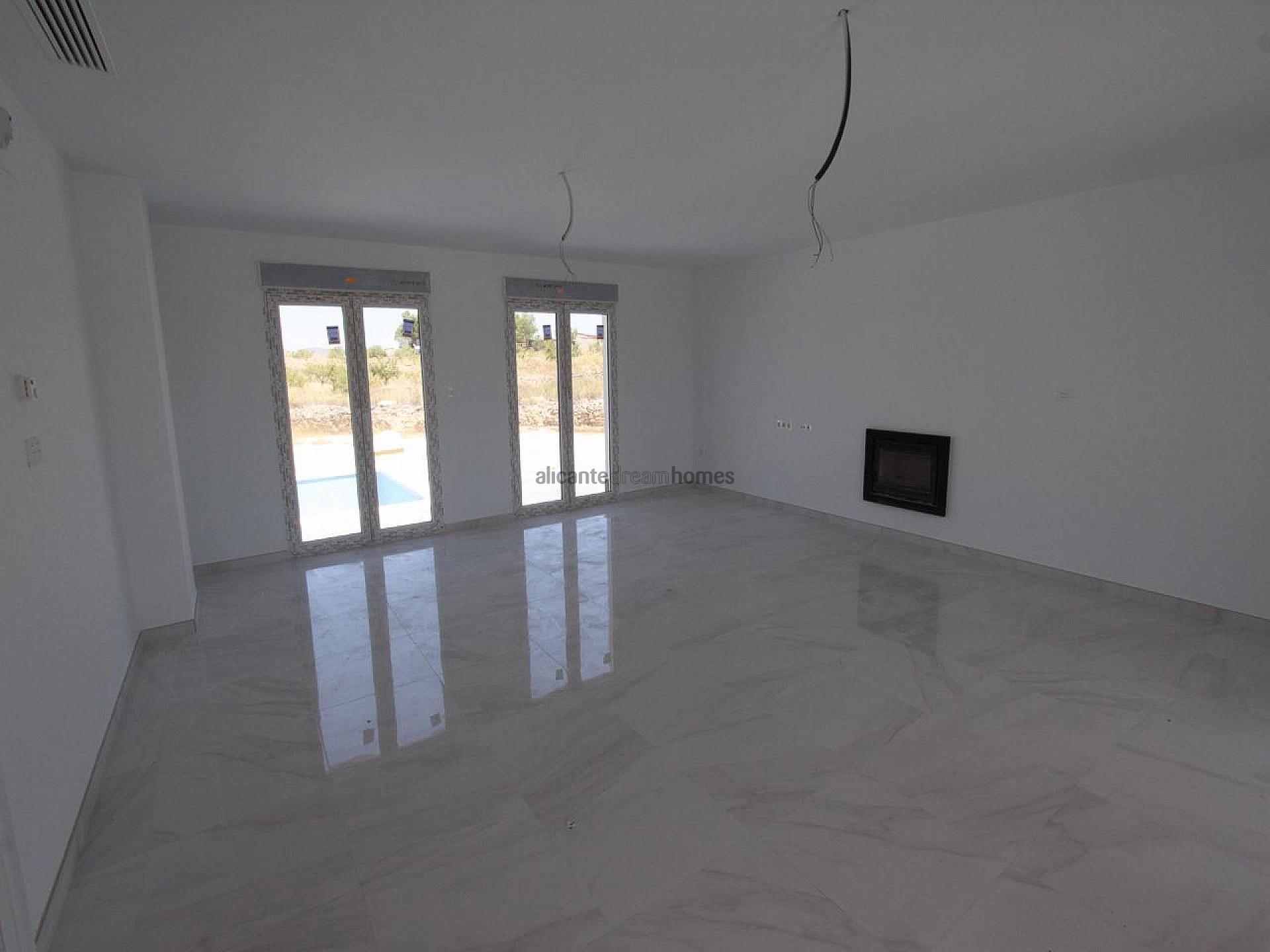 Resale - 4 Bedroom 3 Bathroom Villa in Pinoso -  - Alicante
