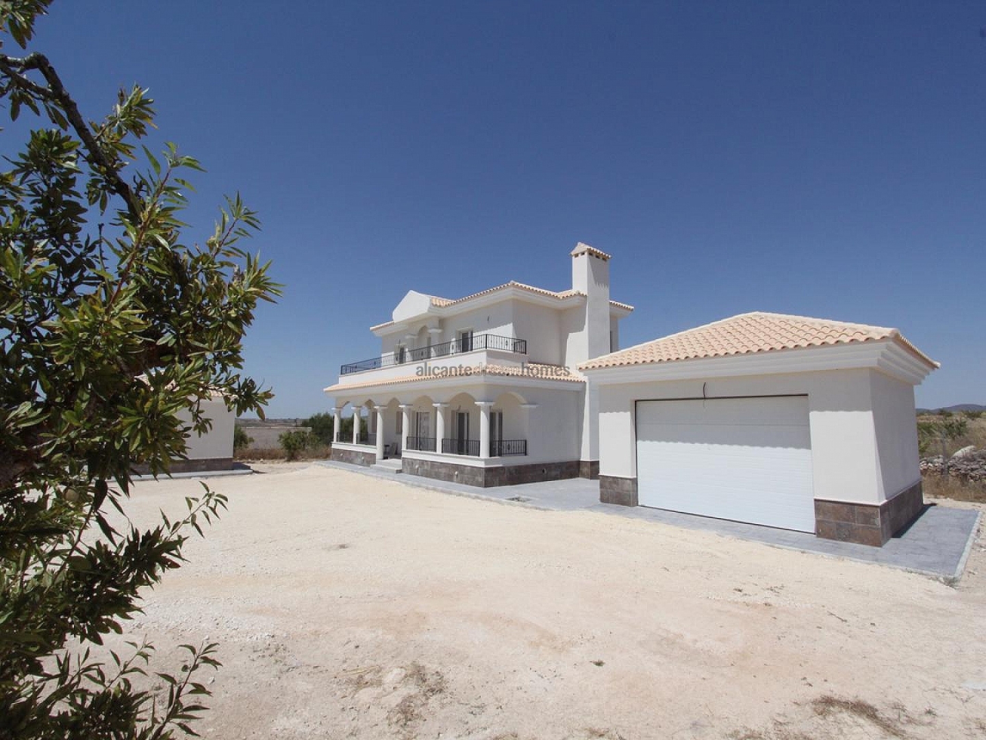 4 Bedroom 3 Bathroom Villa in Pinoso