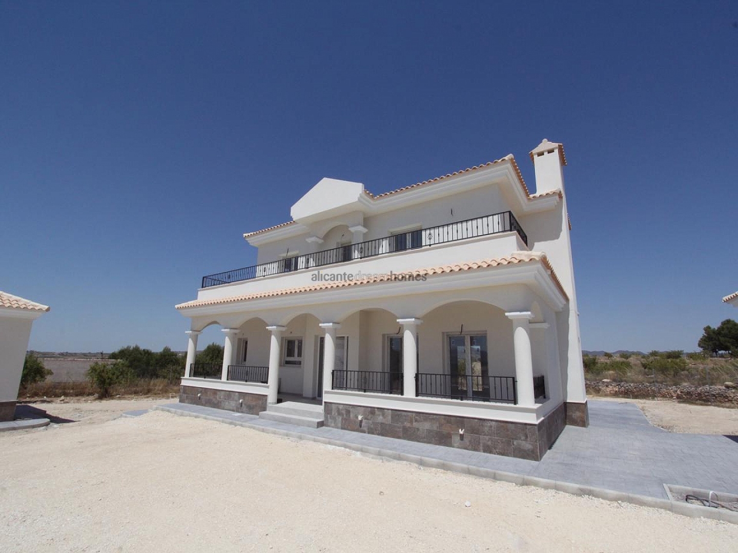 4 Bedroom 3 Bathroom Villa in Pinoso