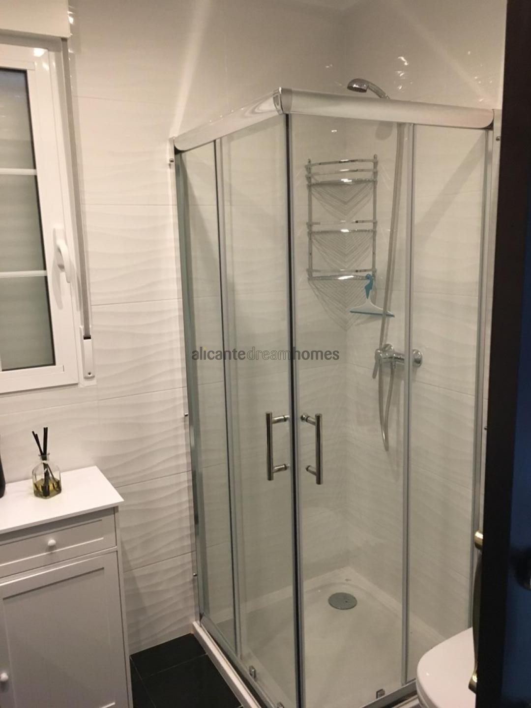 Resale - 3 Bedroom 2 Bathroom Villa in Pinoso -  - Alicante